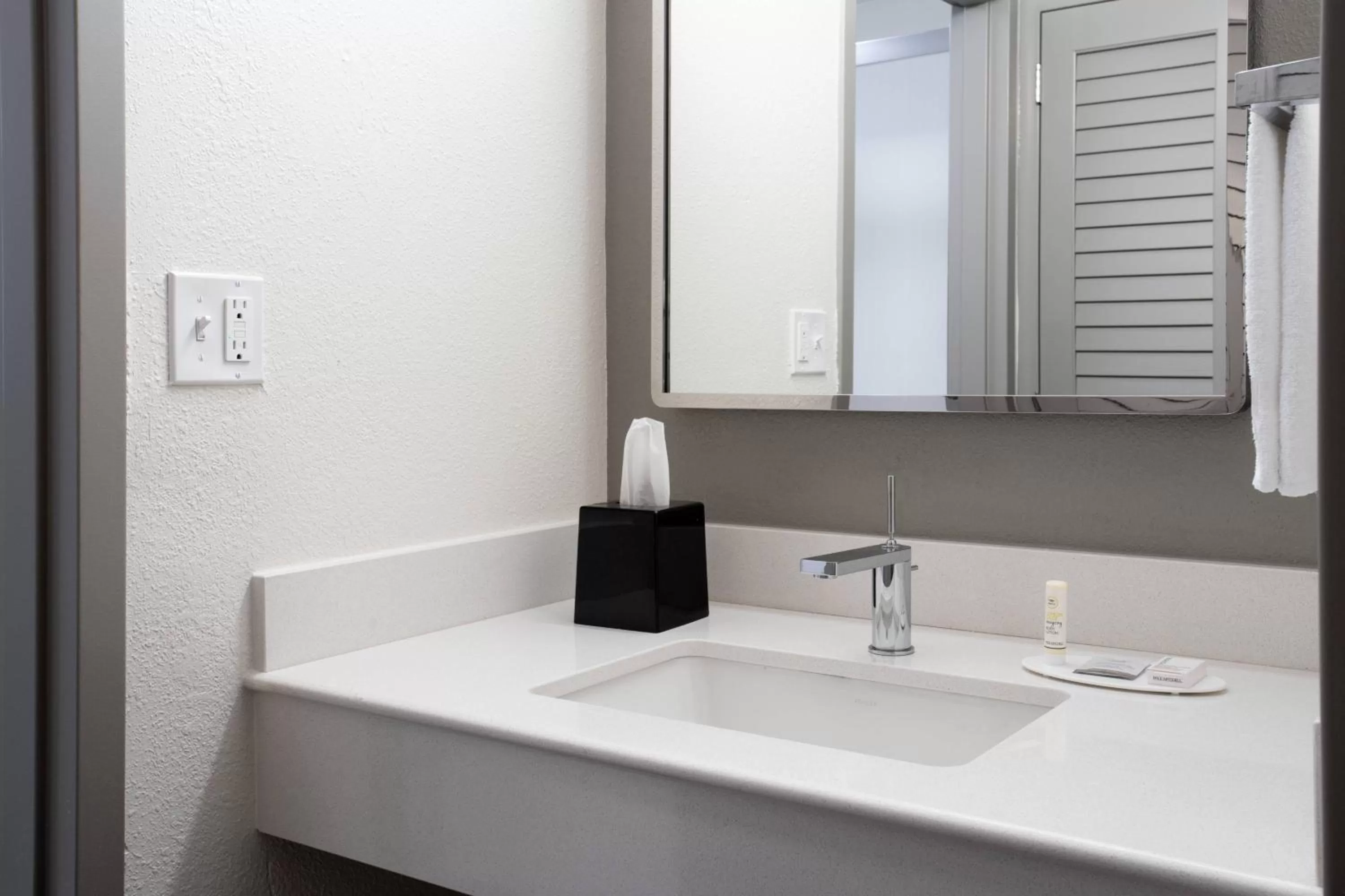 Bathroom in Courtyard St. Petersburg Clearwater