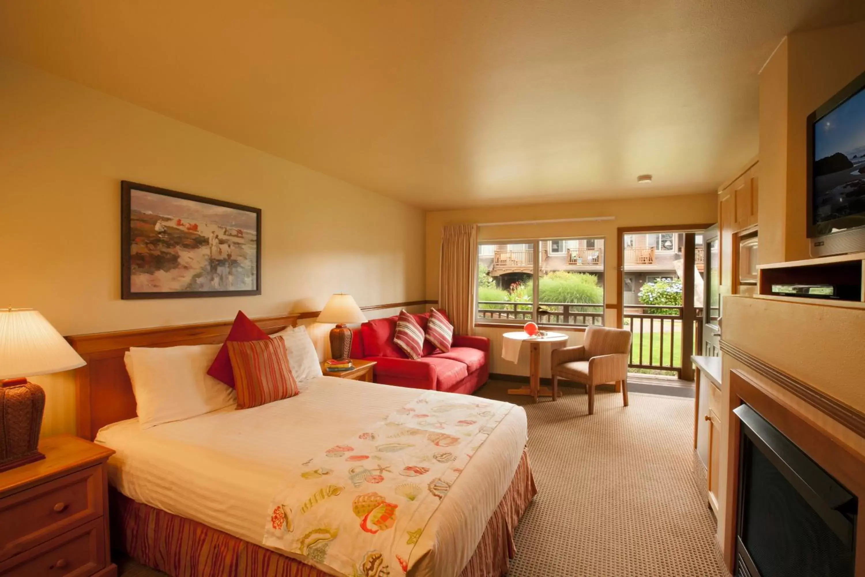 Photo of the whole room, Bed in Inn at Cannon Beach