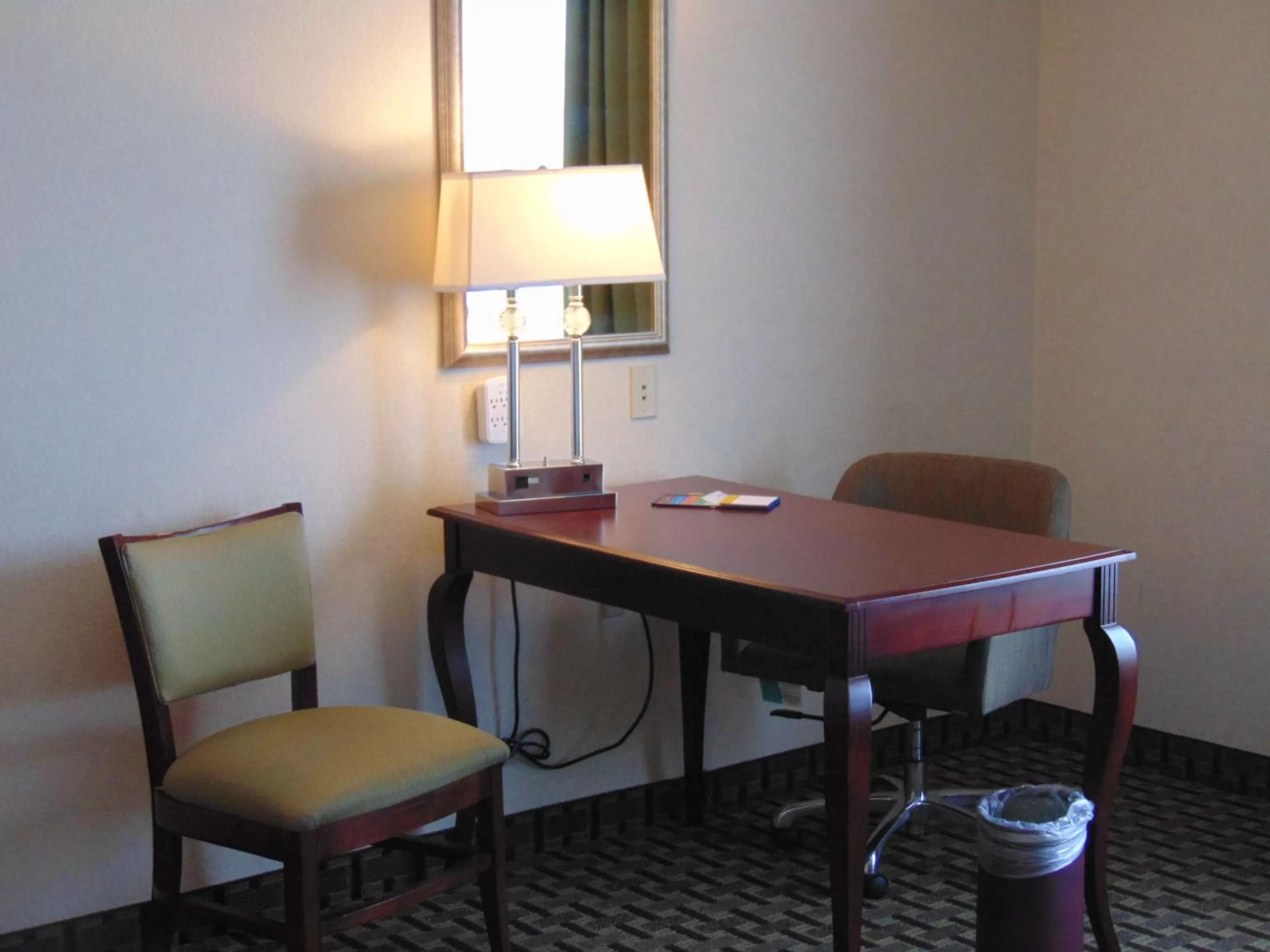 Bedroom in Hampton Inn & Suites Cleveland-Mentor