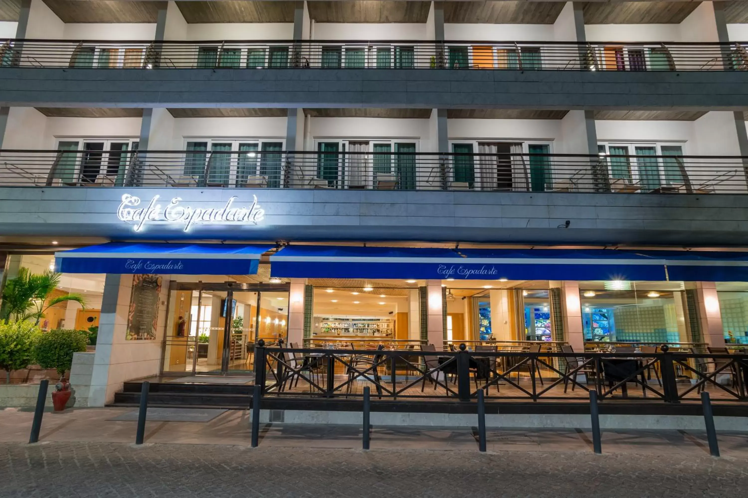 Restaurant/places to eat in SANA Sesimbra Hotel Restaurant/places to eat in SANA Sesimbra Hotel