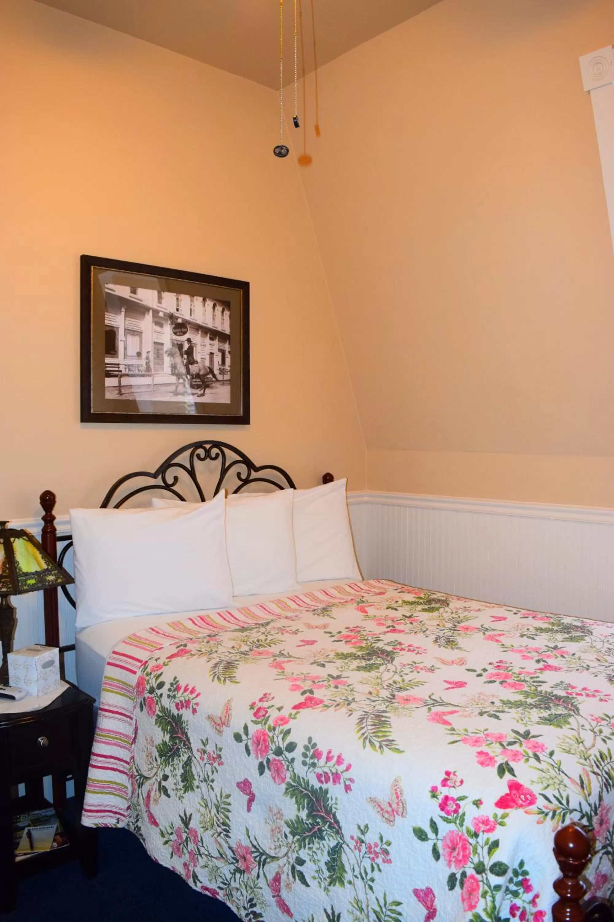 Bed in Grand Imperial Hotel