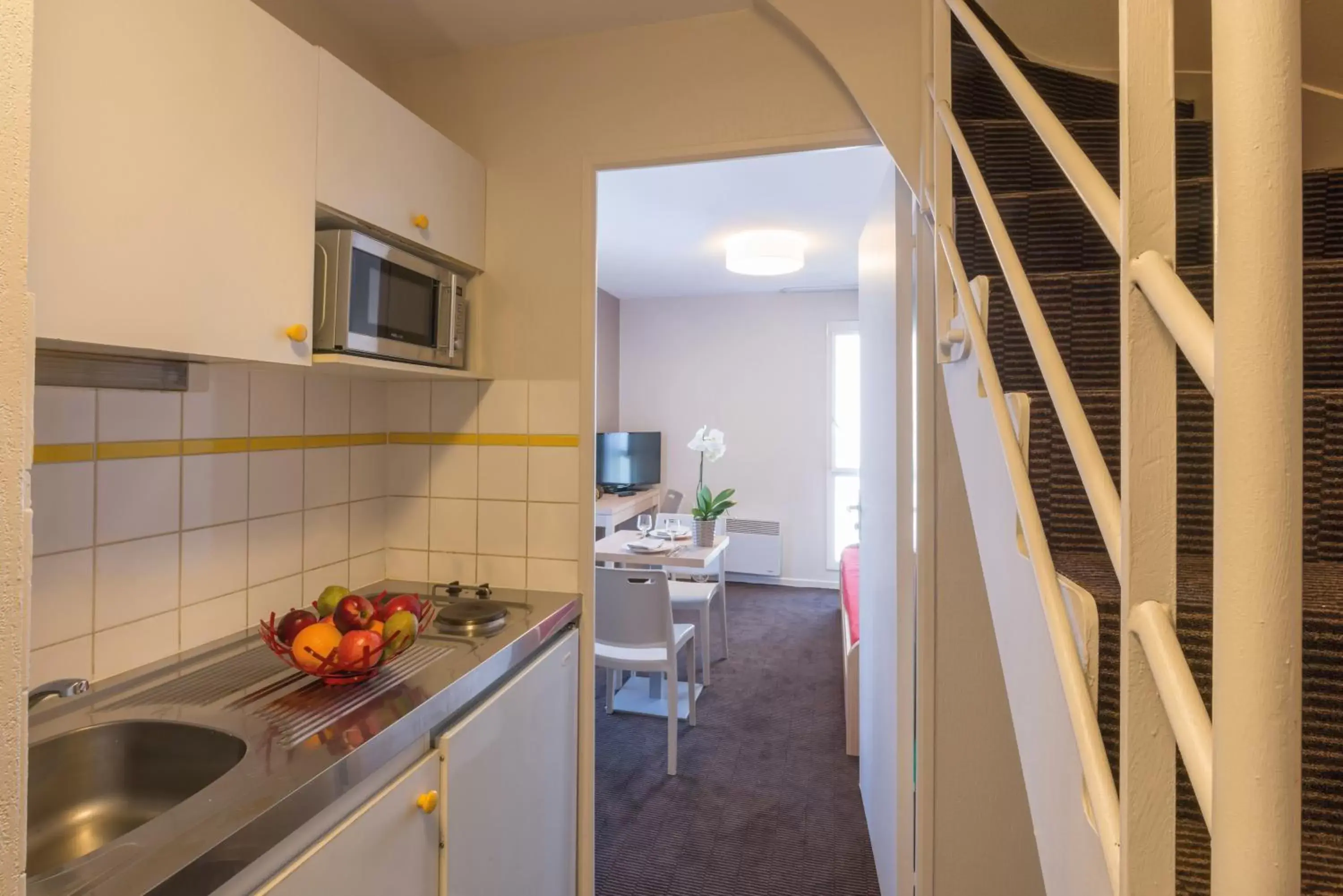 Kitchen or kitchenette, Kitchen/Kitchenette in Appart'City Classic Nantes Quais de Loire