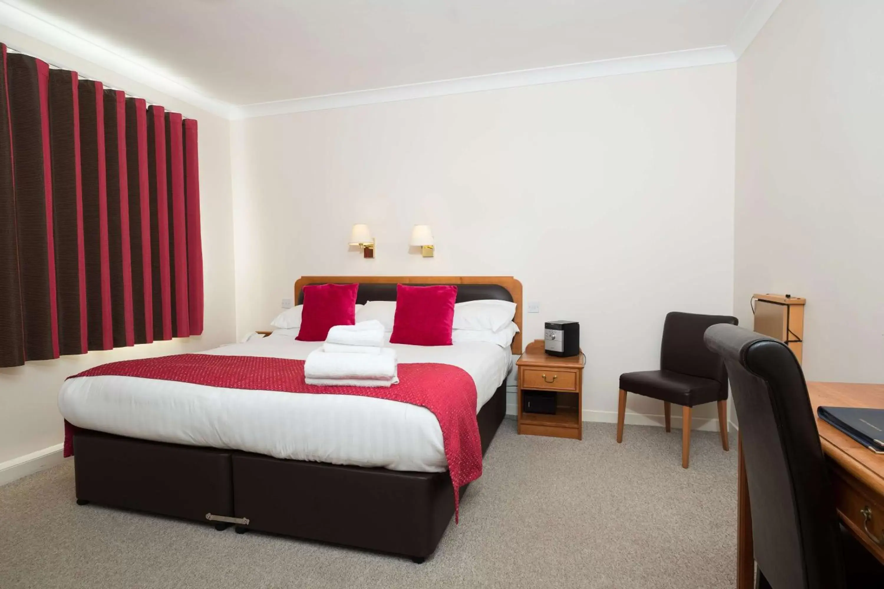 Photo of the whole room, Bed in Pitbauchlie House Hotel - Sure Hotel Collection by Best Western Photo of the whole room, Bed in Pitbauchlie House Hotel - Sure Hotel Collection by Best Western