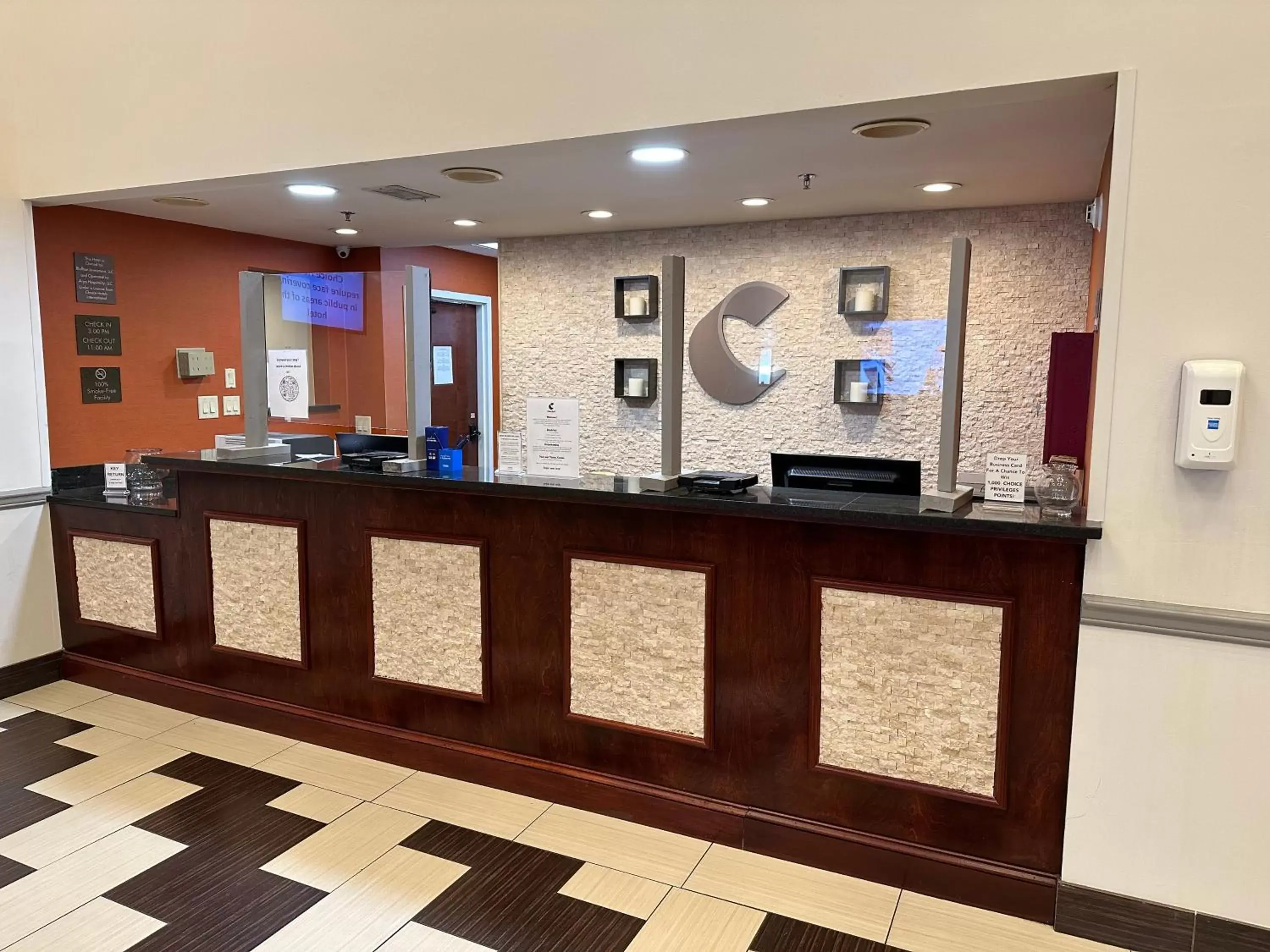 Lobby/Reception in Comfort Suites Bluffton-Hilton Head Island