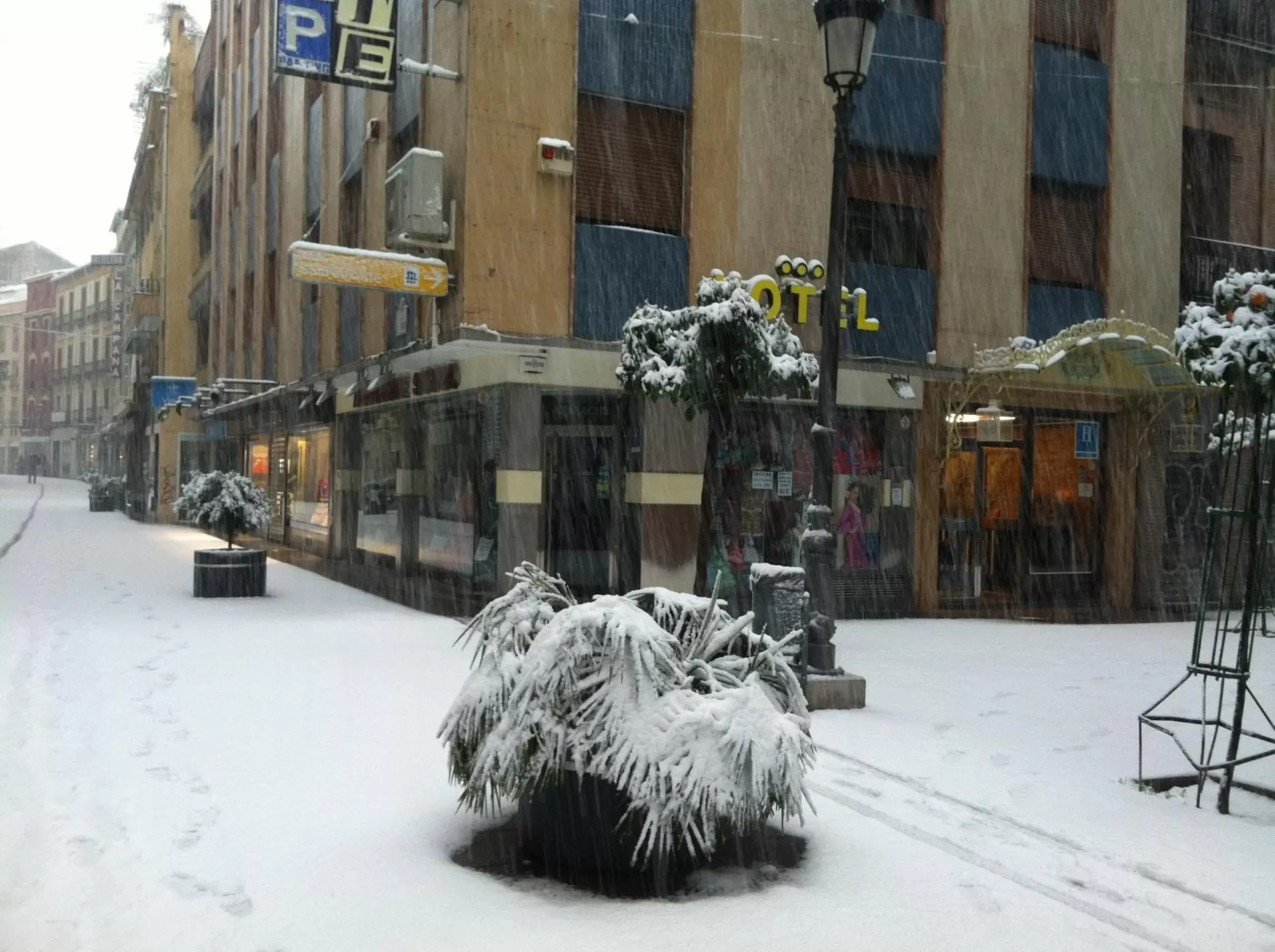 Facade/entrance, Winter in Hotel Sacromonte