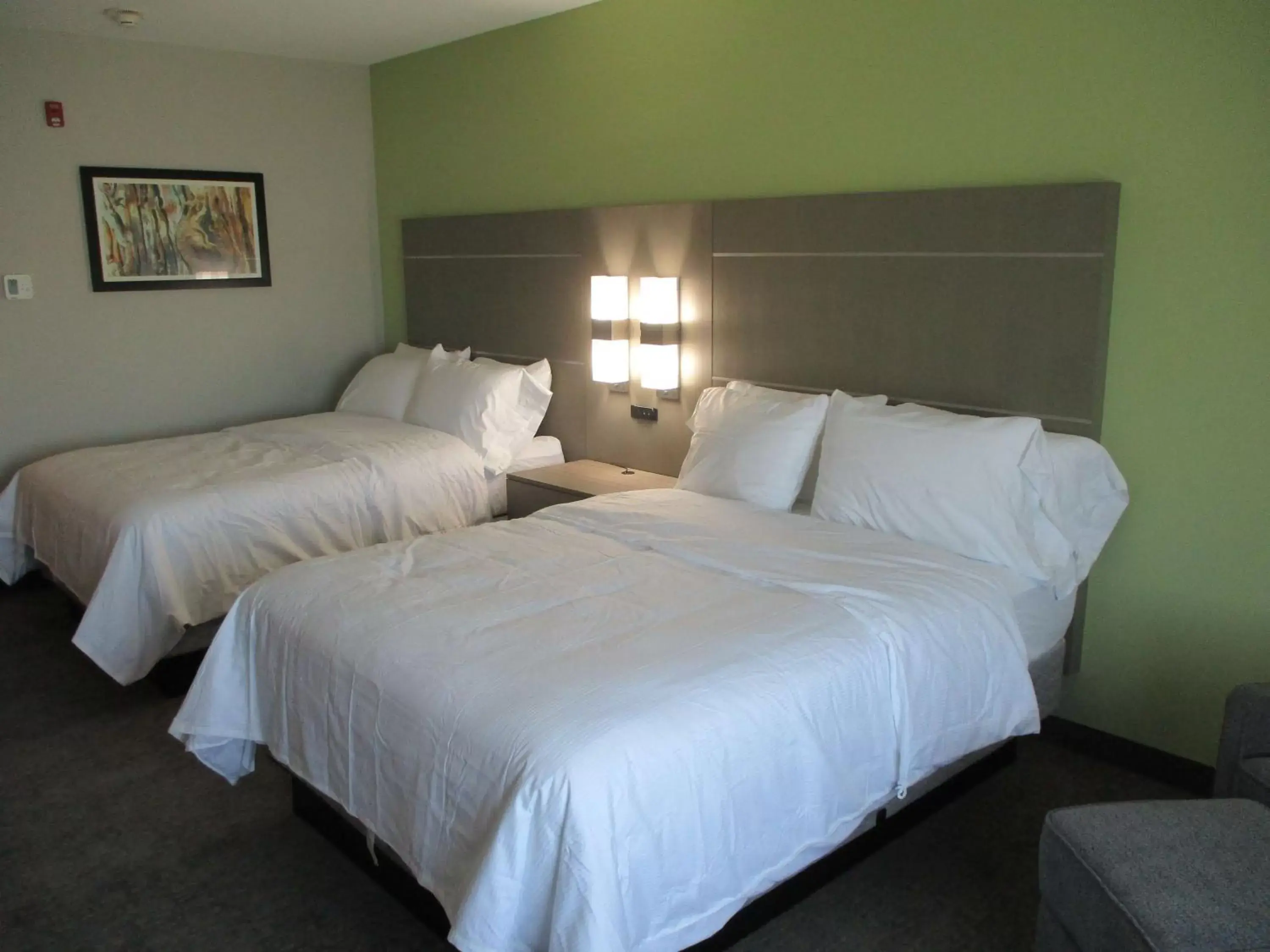 Photo of the whole room, Bed in La Quinta Inn & Suites by Wyndham Jackson-Cape Girardeau