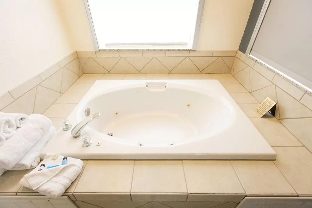 Bathroom in Savannah House Hotel