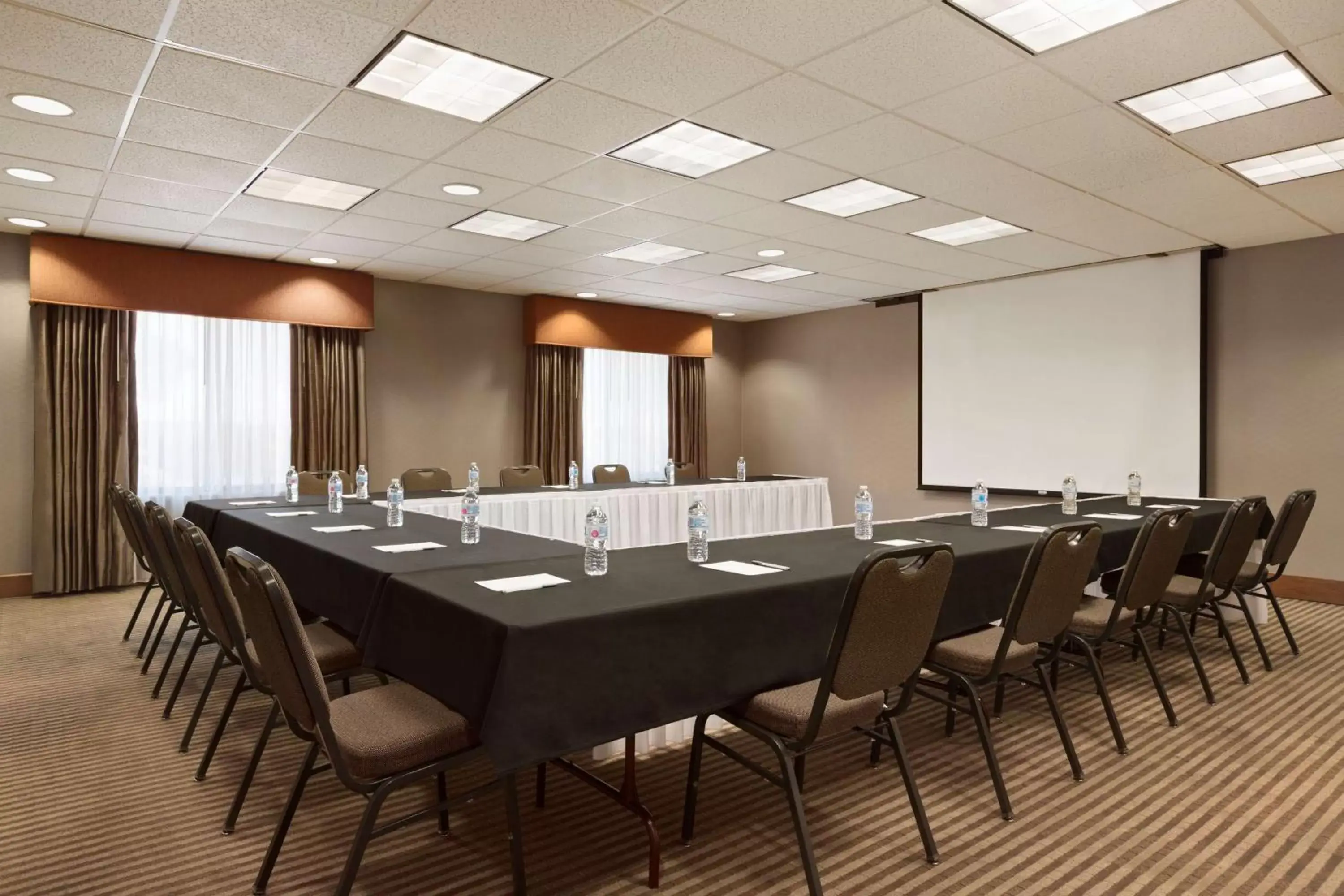 Meeting/conference room in Hampton Inn & Suites Phoenix Glendale-Westgate