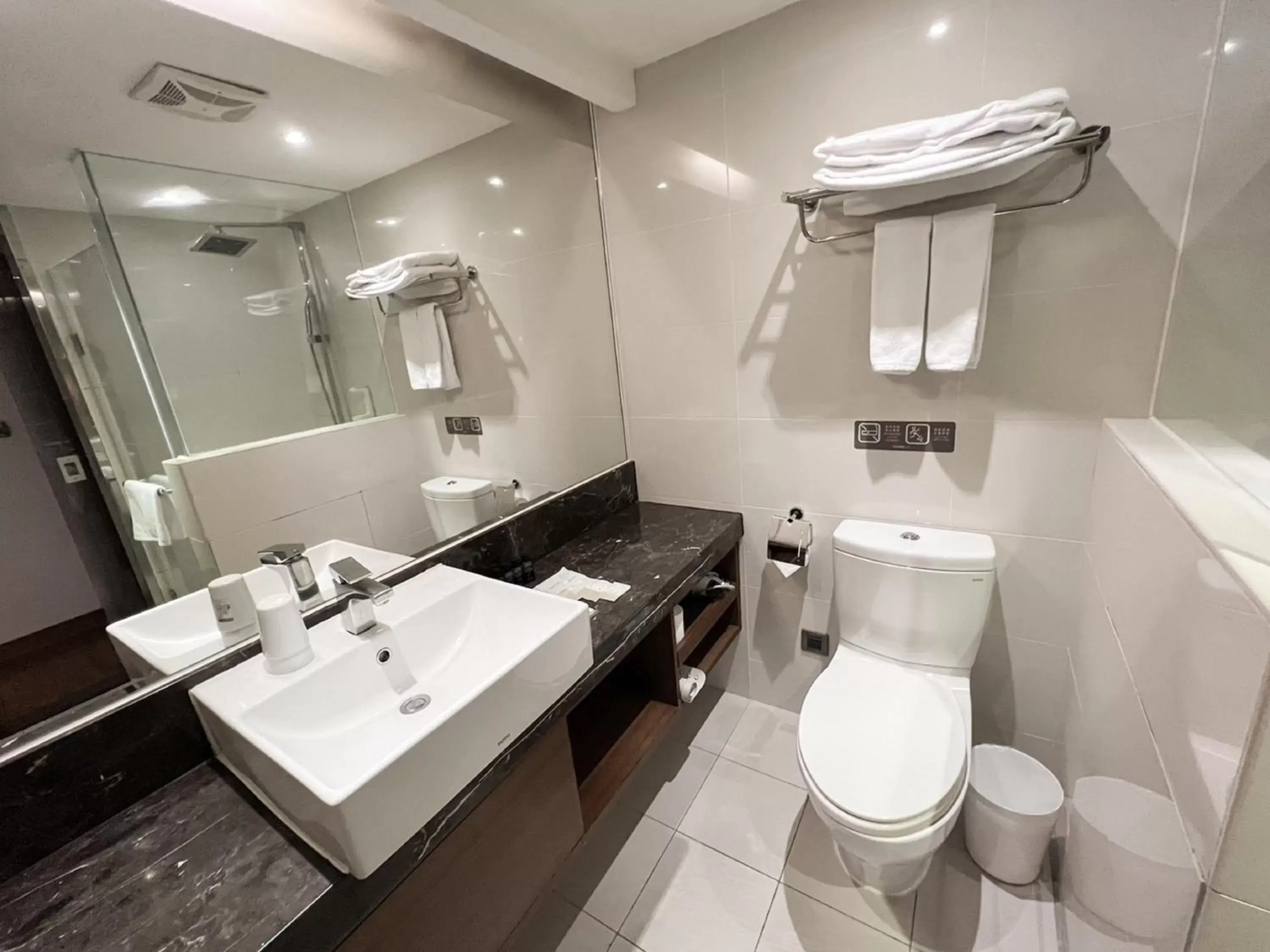 Shower, Bathroom in Guide Hotel Taipei Bade