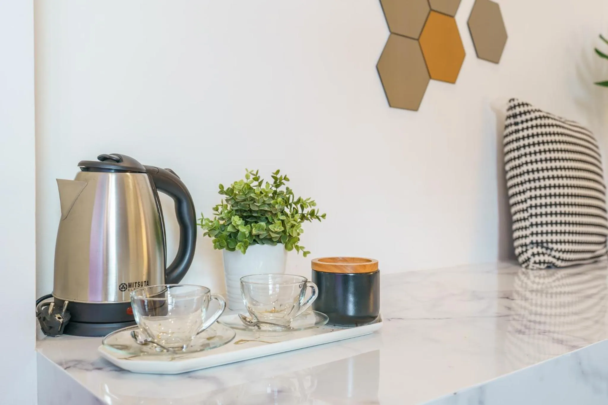 Coffee/tea facilities in CheQinn Hostel - Sukhumvit 4 Nana Plaza