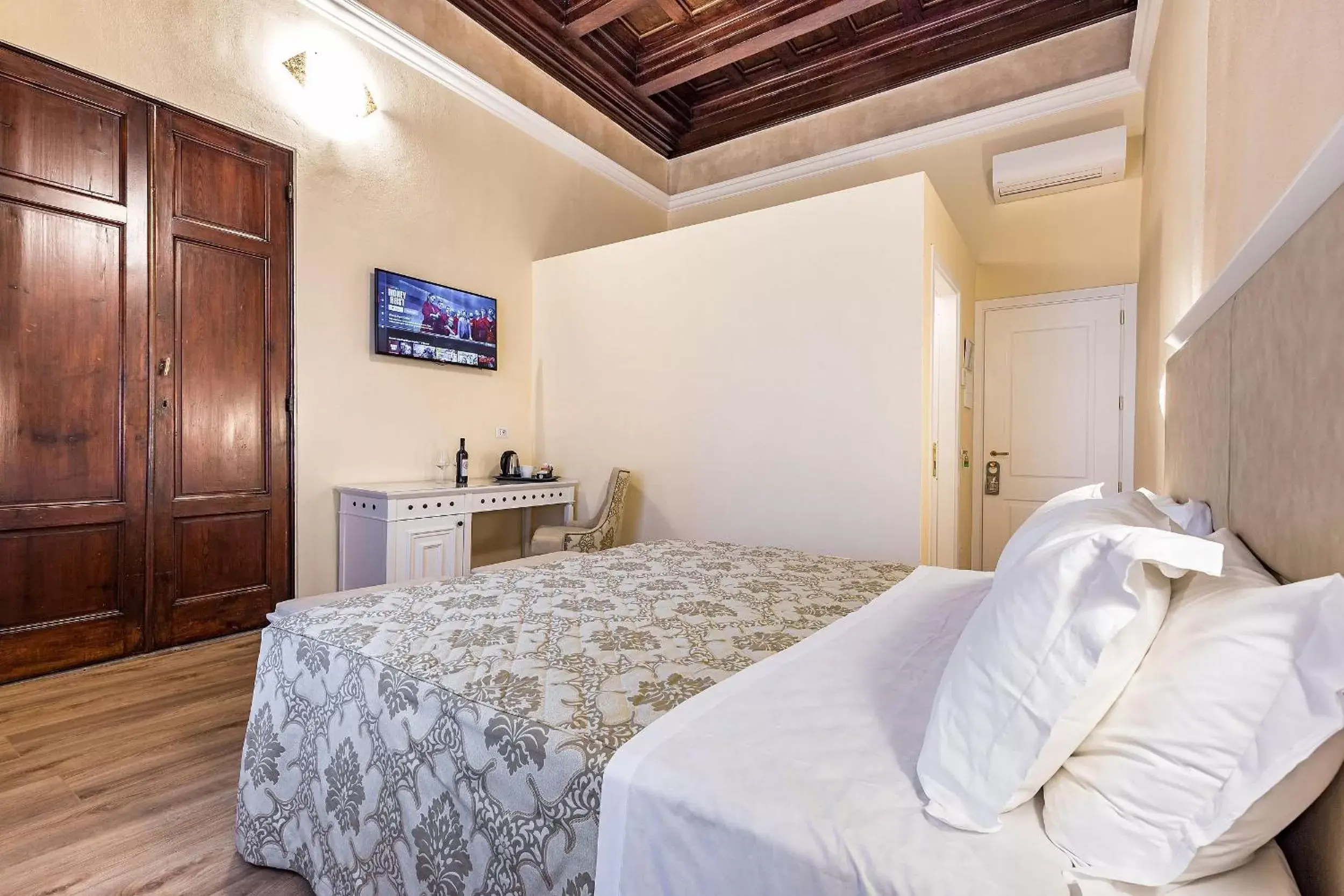 Photo of the whole room, Bed in Residenza Alessandra