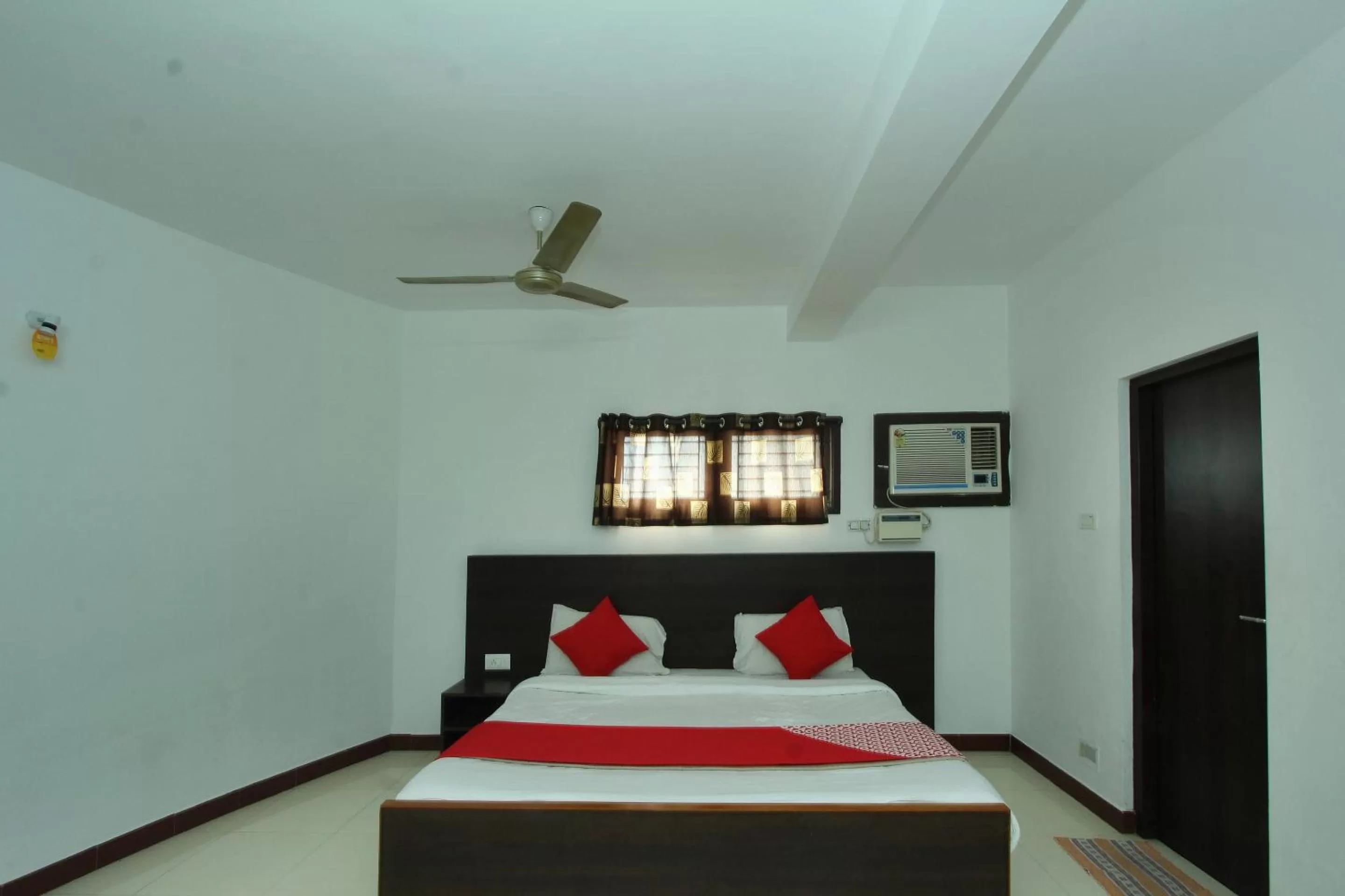 Bed in Lake View Hotel