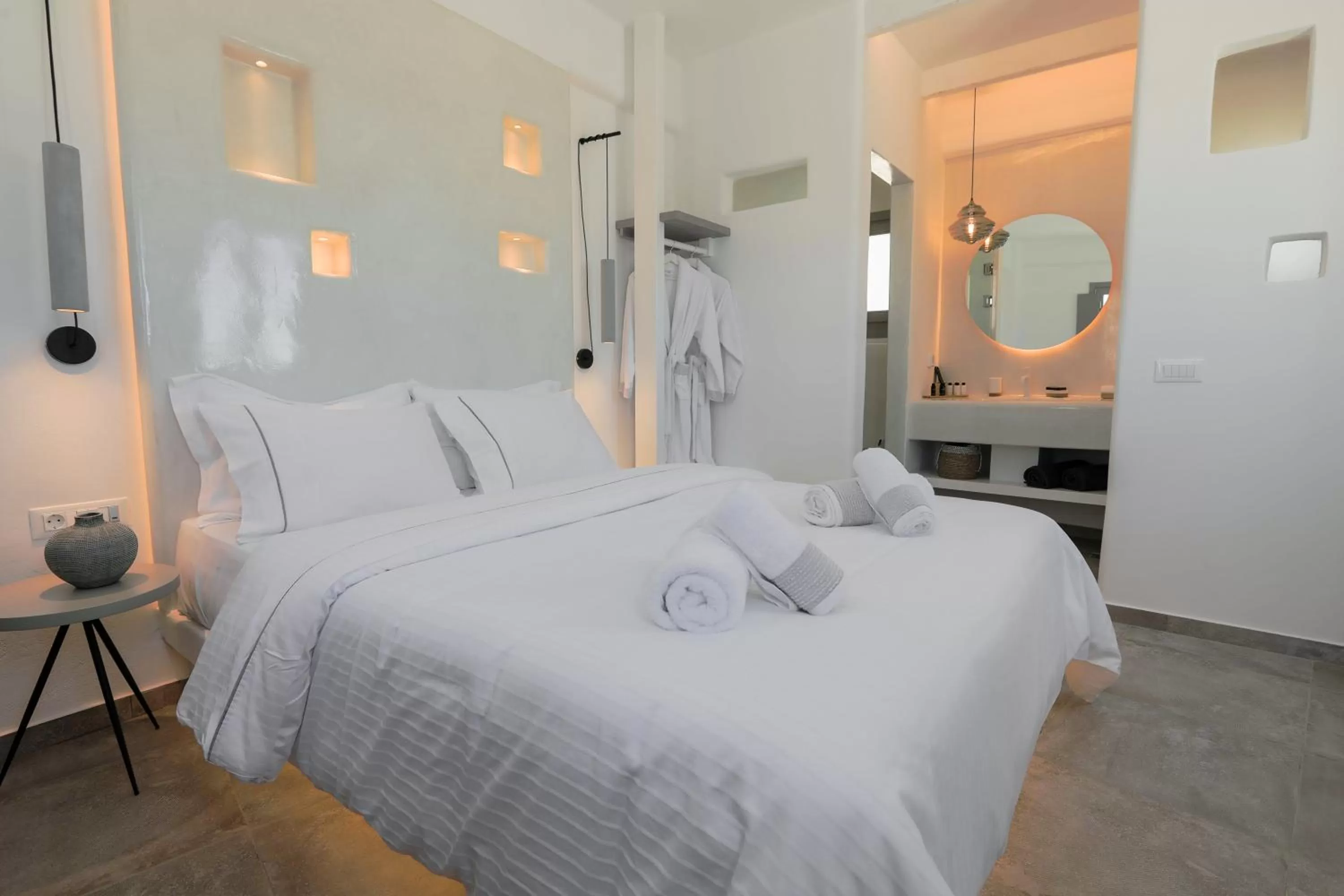 Photo of the whole room, Bed in Eternity Suites Santorini