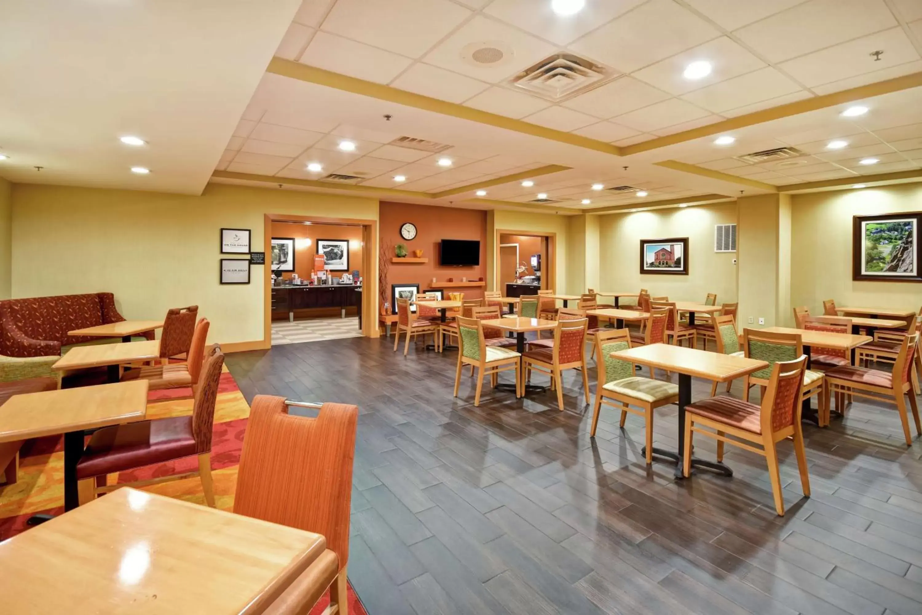 Dining area, Restaurant/Places to Eat in Hampton Inn Chicopee - Springfield