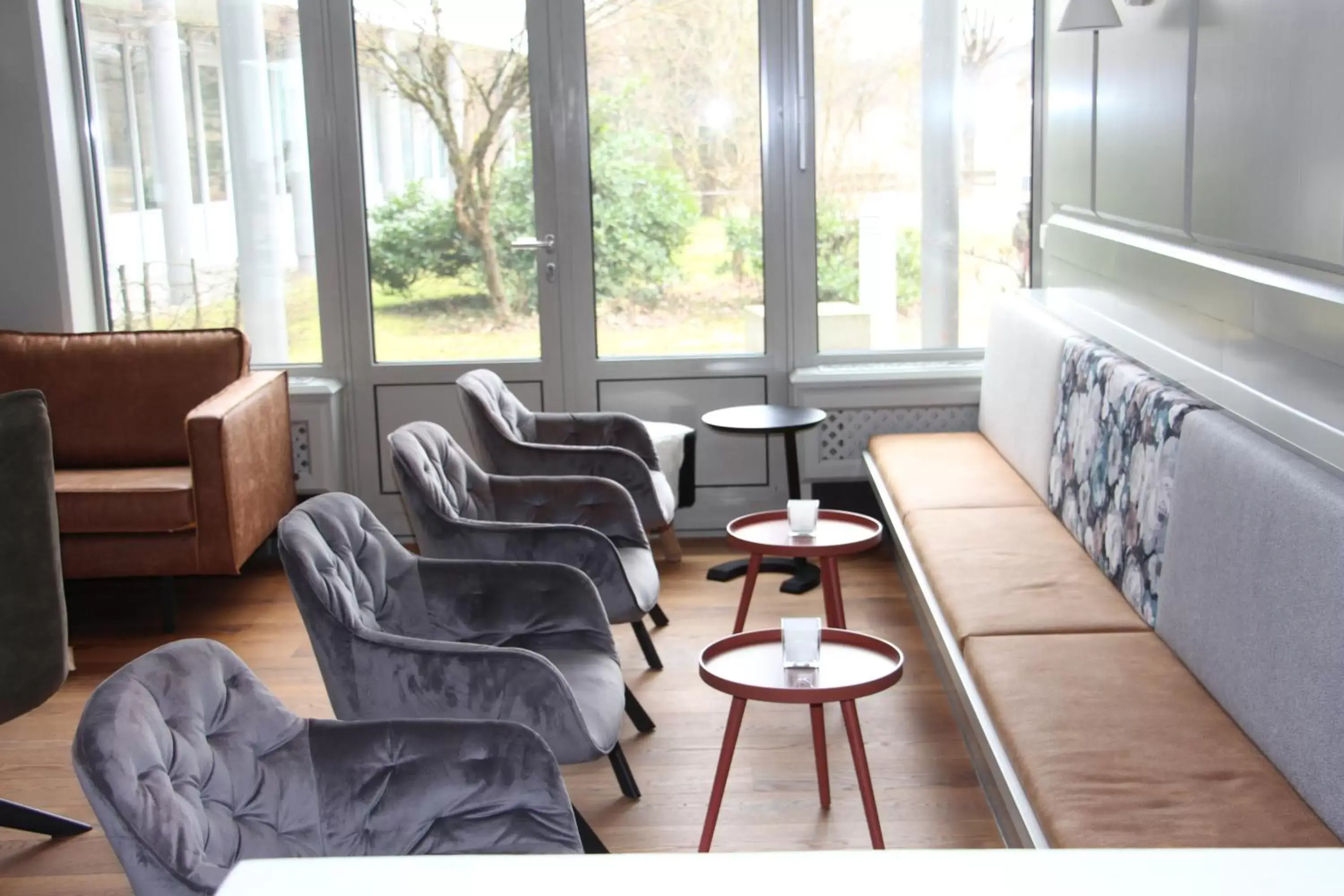Communal lounge/ TV room, Seating Area in SCOTTY & PAUL Hotel Deggendorf