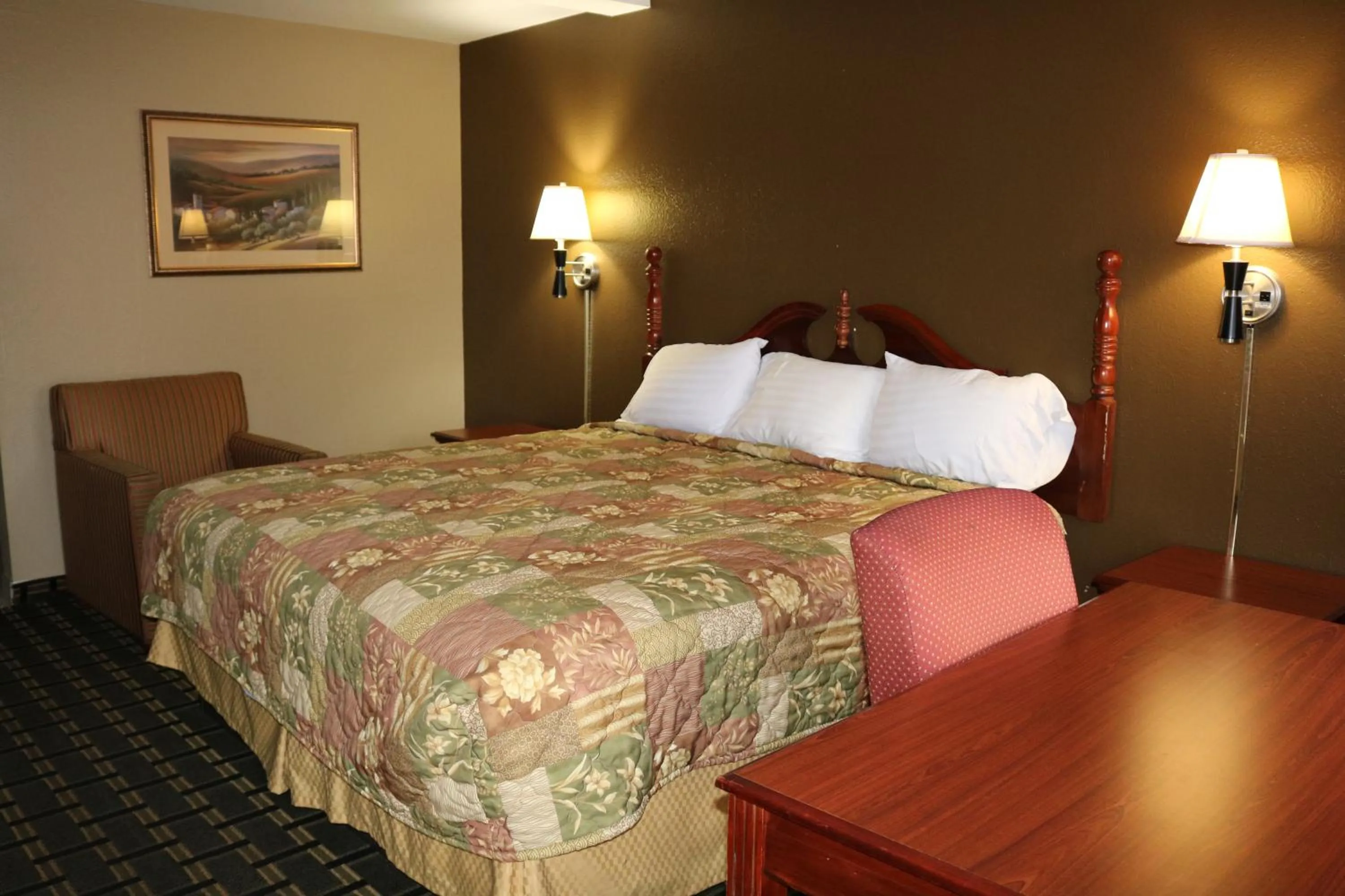 Bed in Battlefield Inn Springfield