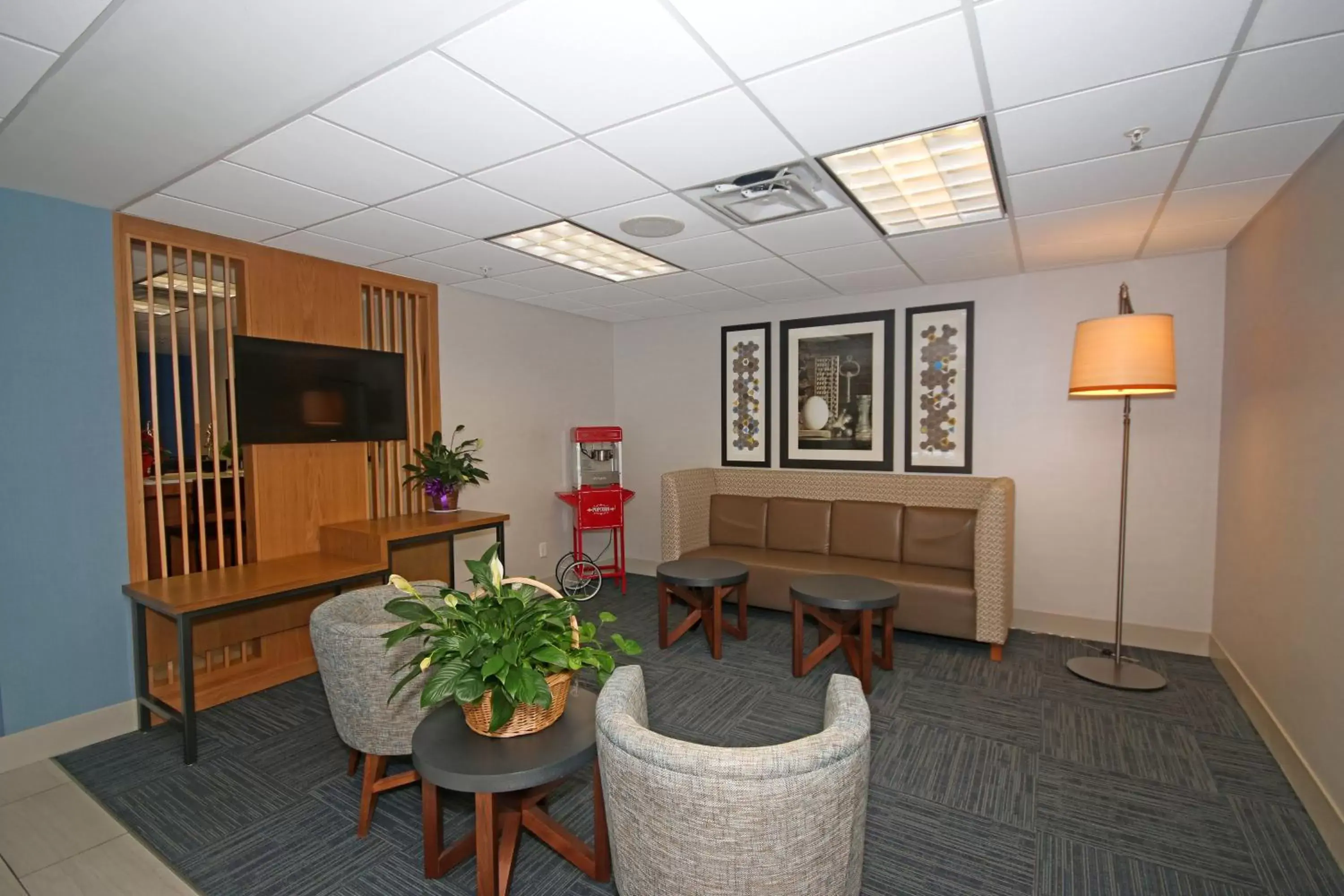 Property building, Seating Area in Holiday Inn Express Troutville-Roanoke North, an IHG Hotel