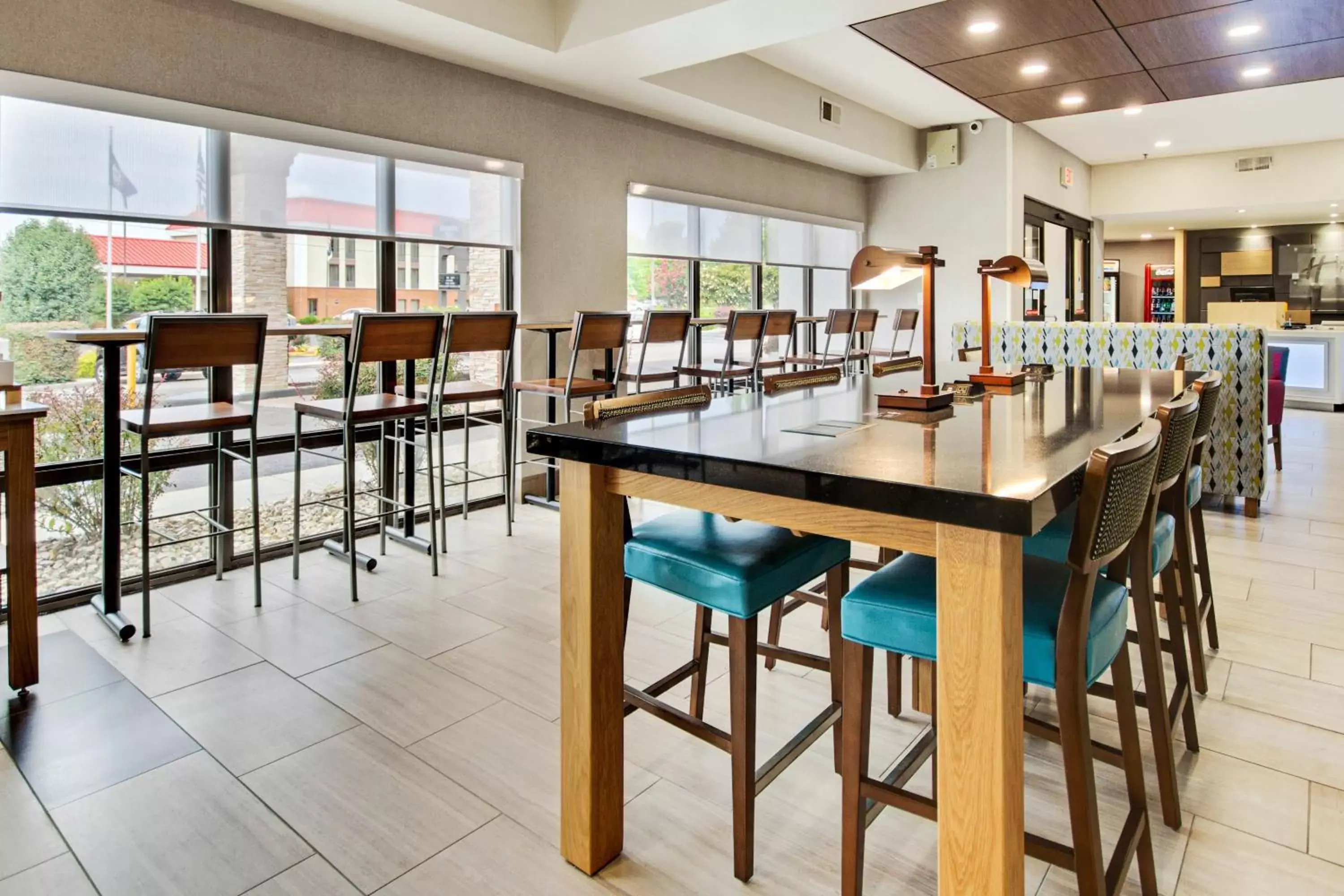 Lobby or reception, Restaurant/Places to Eat in Holiday Inn Express Dublin, an IHG Hotel
