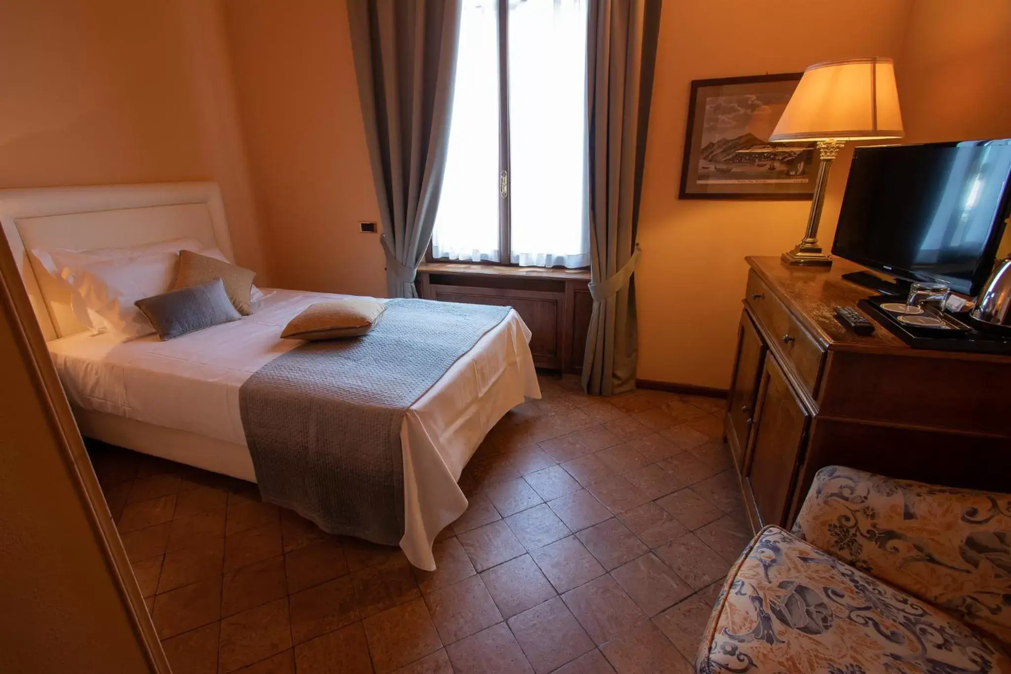 Photo of the whole room, Bed in Albergo Le Due Corti