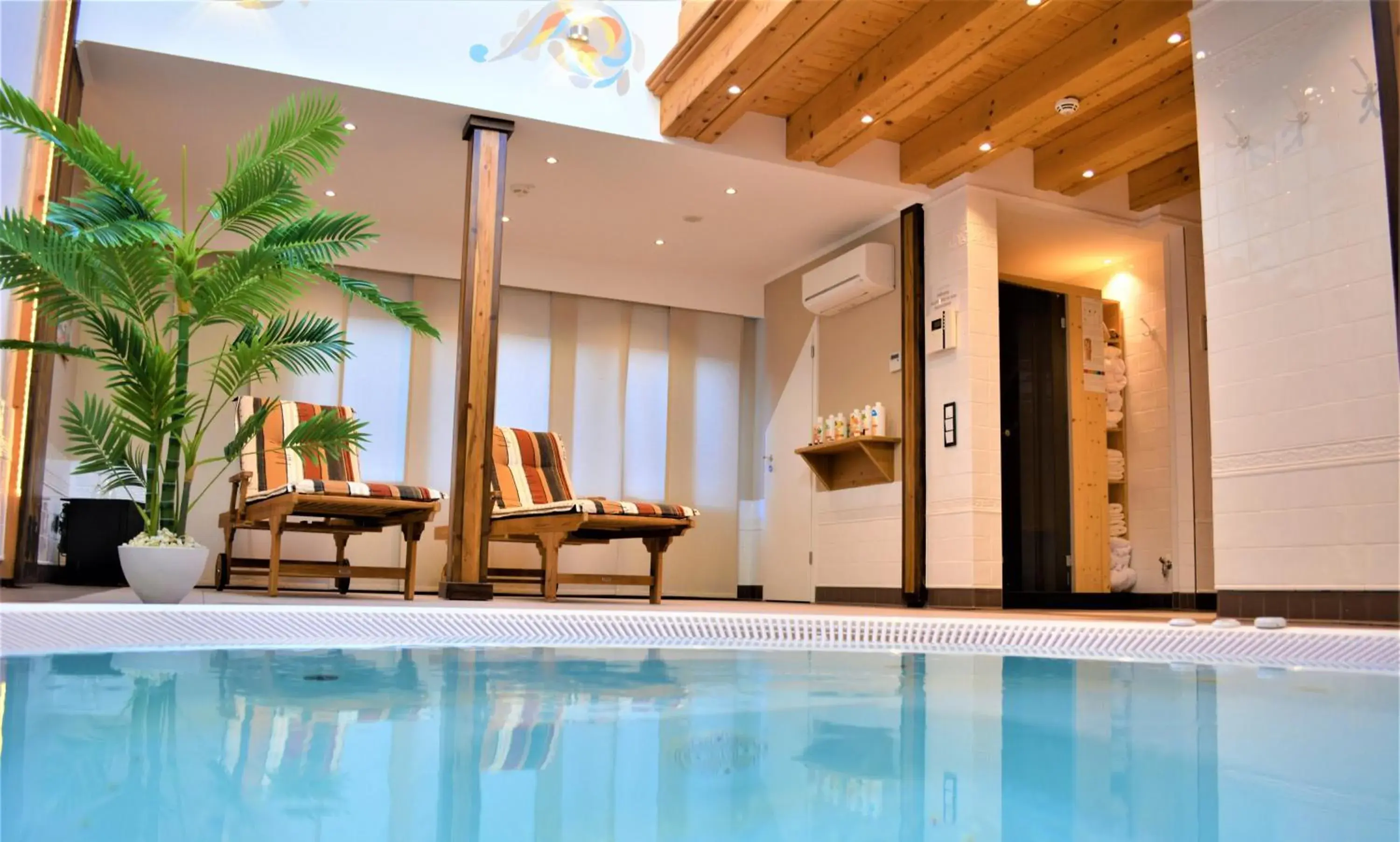 Hot Tub, Swimming Pool in Die Kronacher Stadthotels