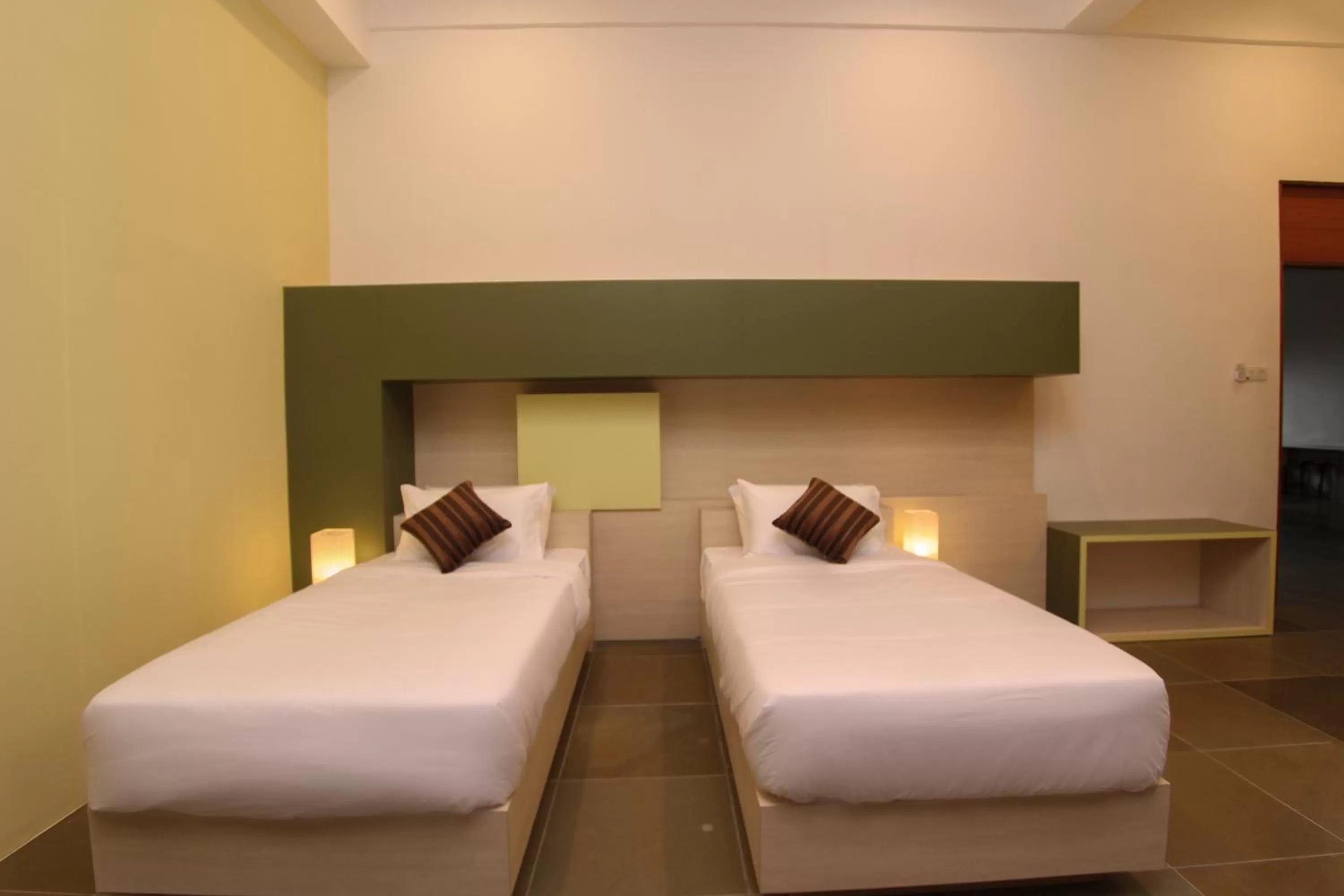 Photo of the whole room, Bed in Harmony Valley Retreat