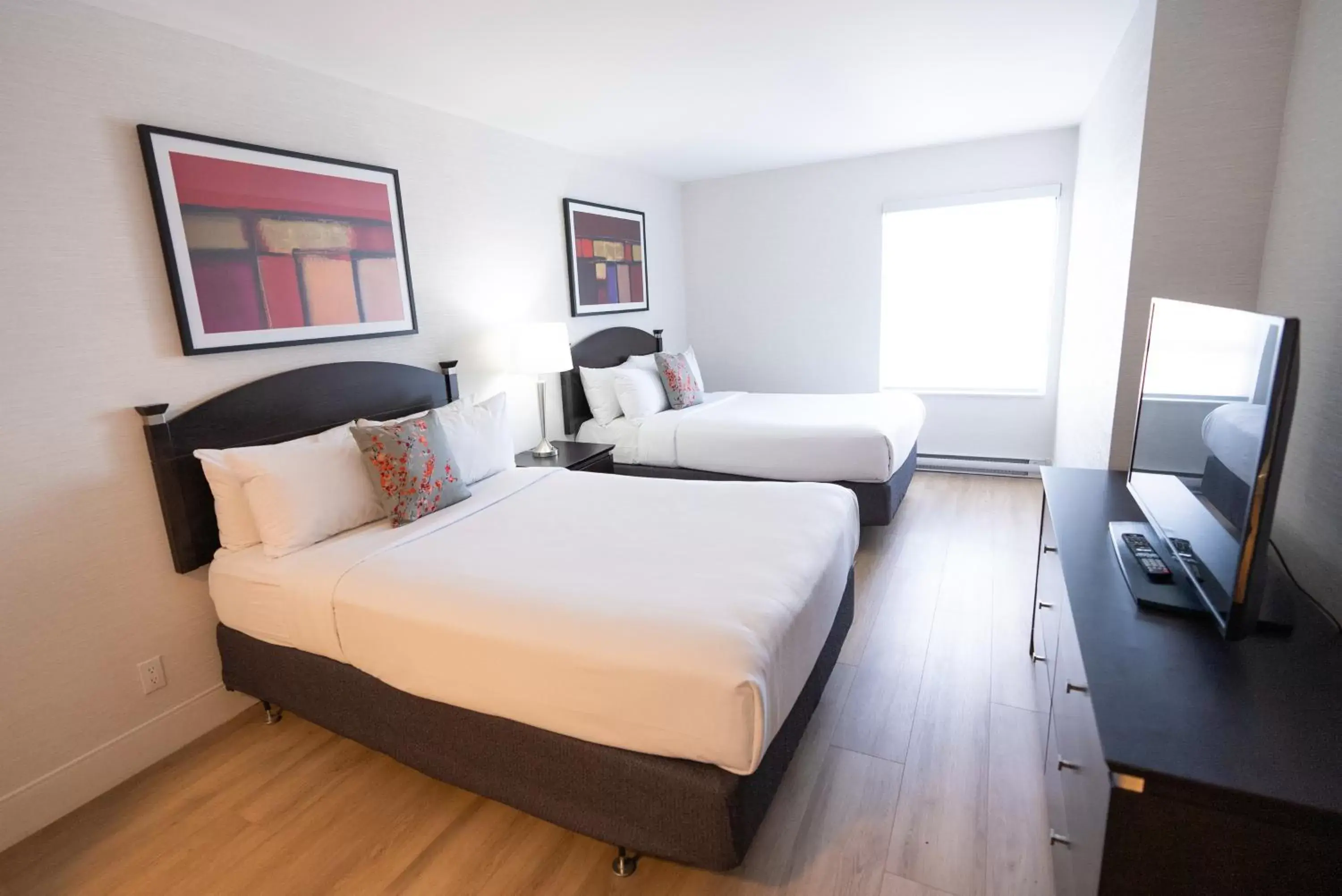 Bedroom, Bed in Les Suites Hotel