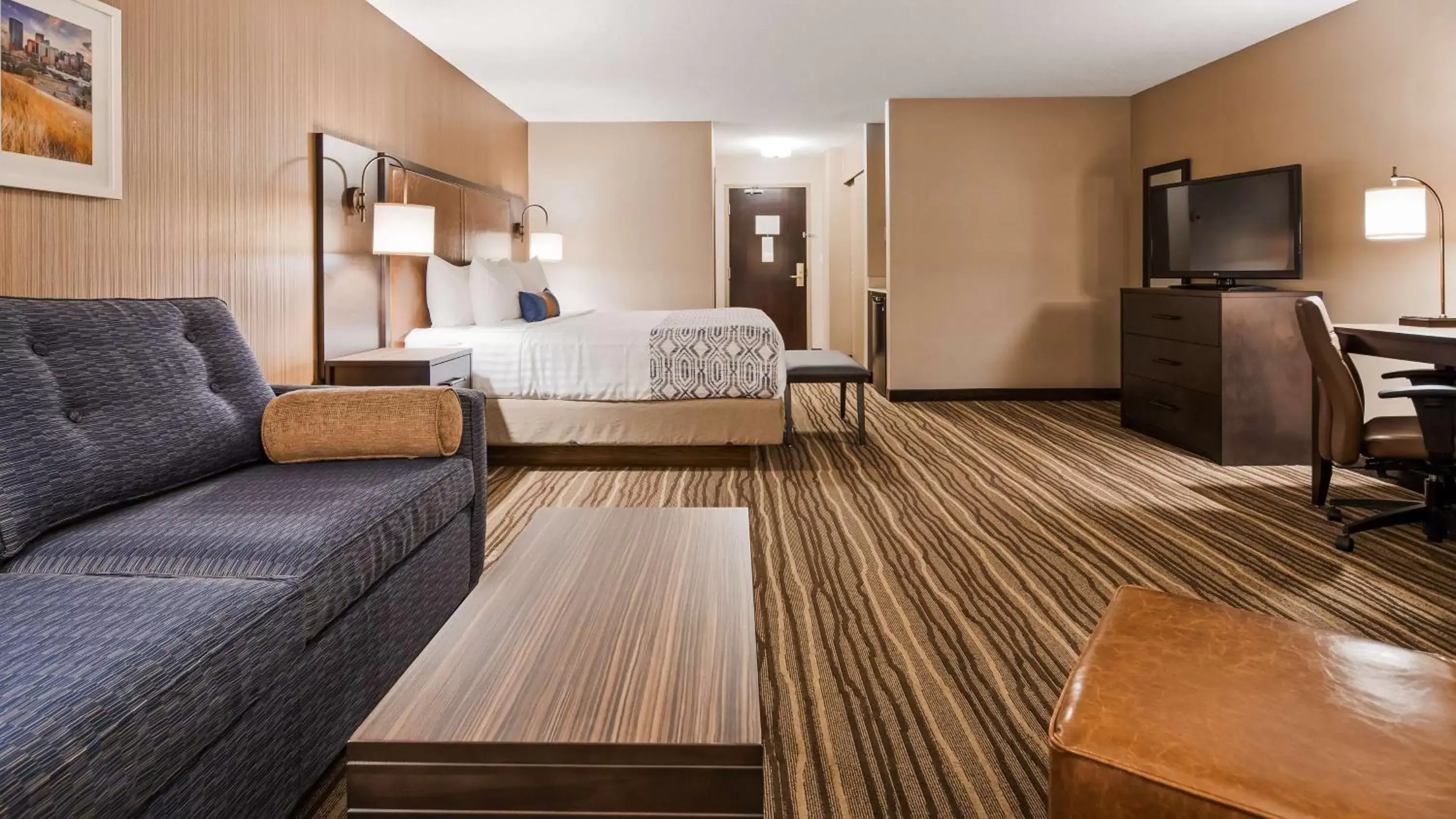 Photo of the whole room, Bed in Best Western PLUS Calgary Centre Inn Photo of the whole room, Bed in Best Western PLUS Calgary Centre Inn