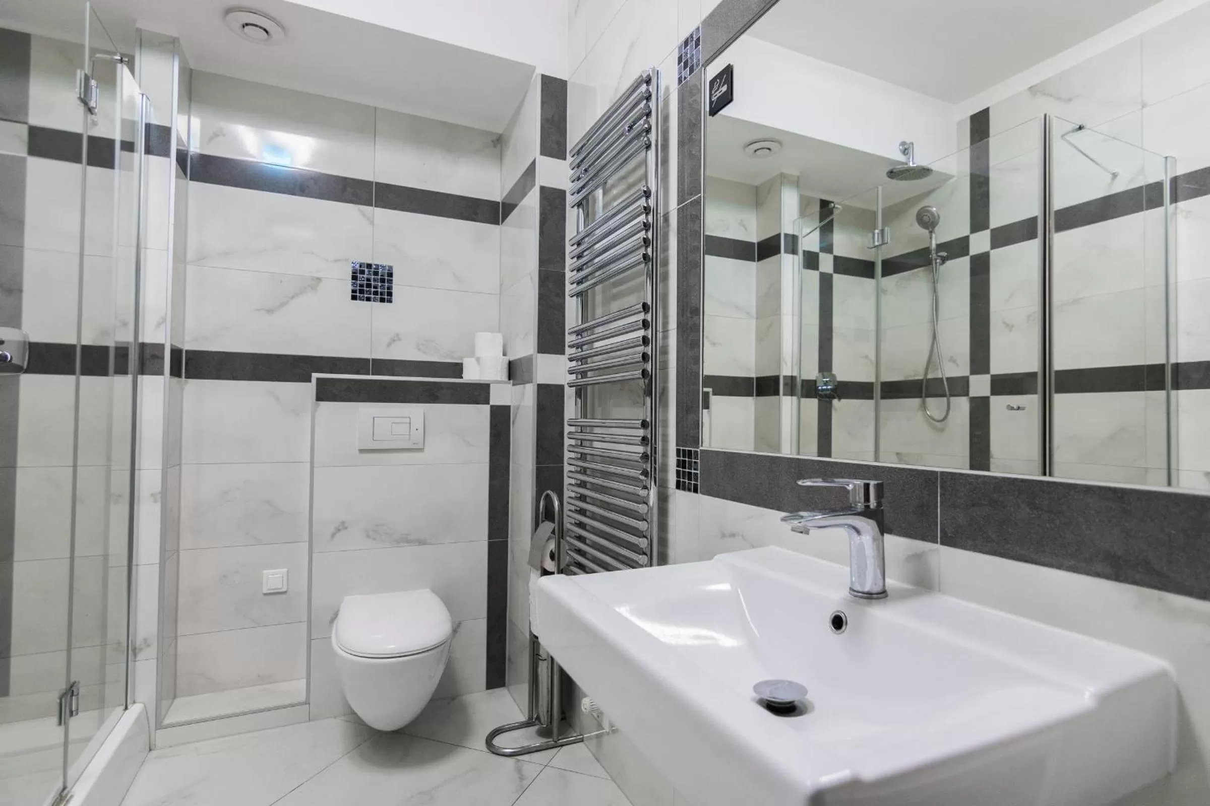 Shower in Resident Rene