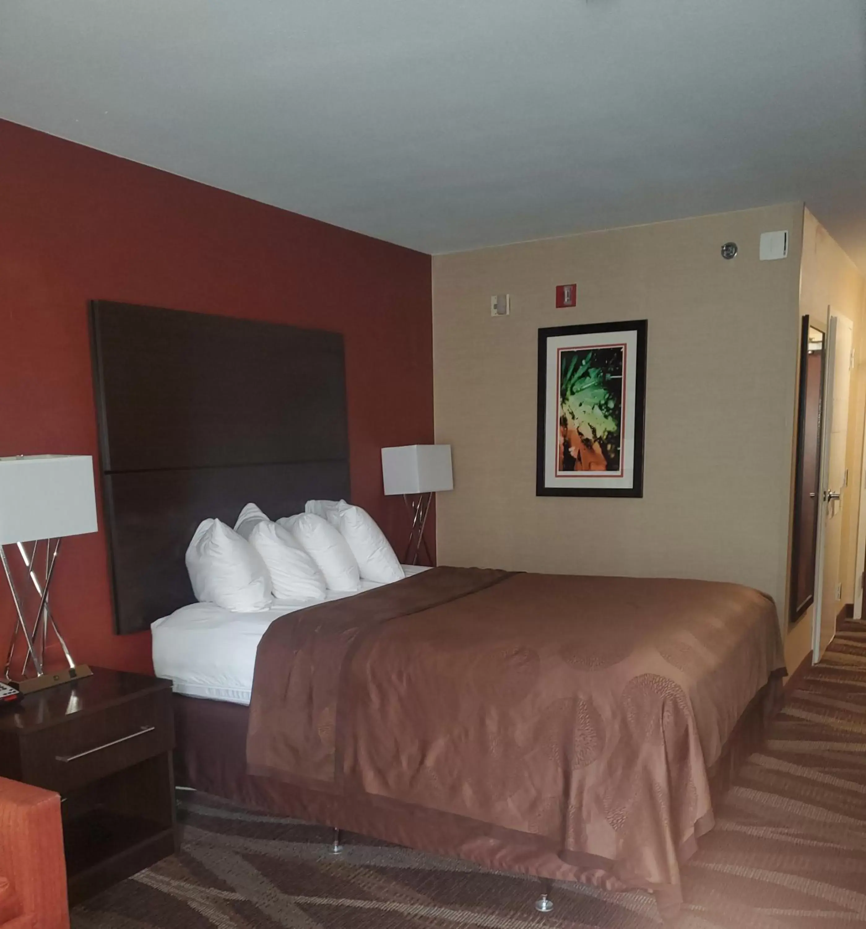 Bed in Best Western Maple City Inn