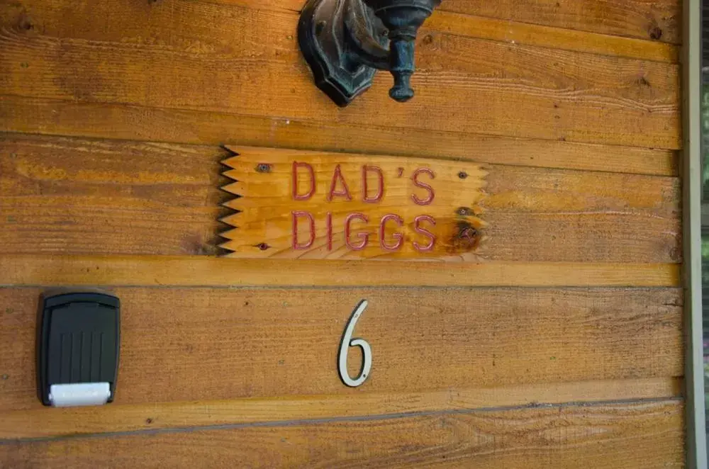 Facade/entrance in Asheville Cabins of Willow Winds