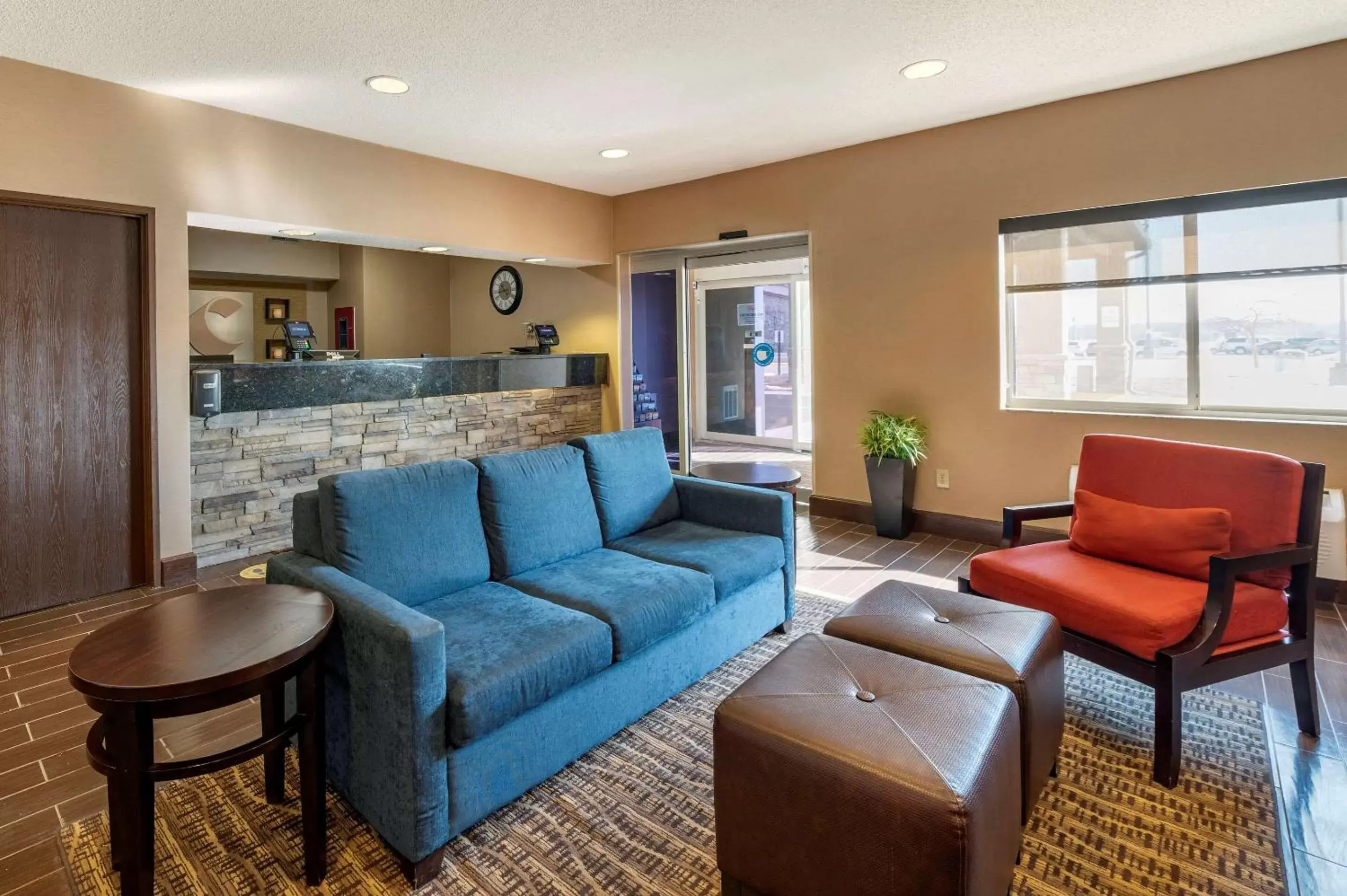 Lobby or reception, Seating Area in Comfort Inn Shelbyville North