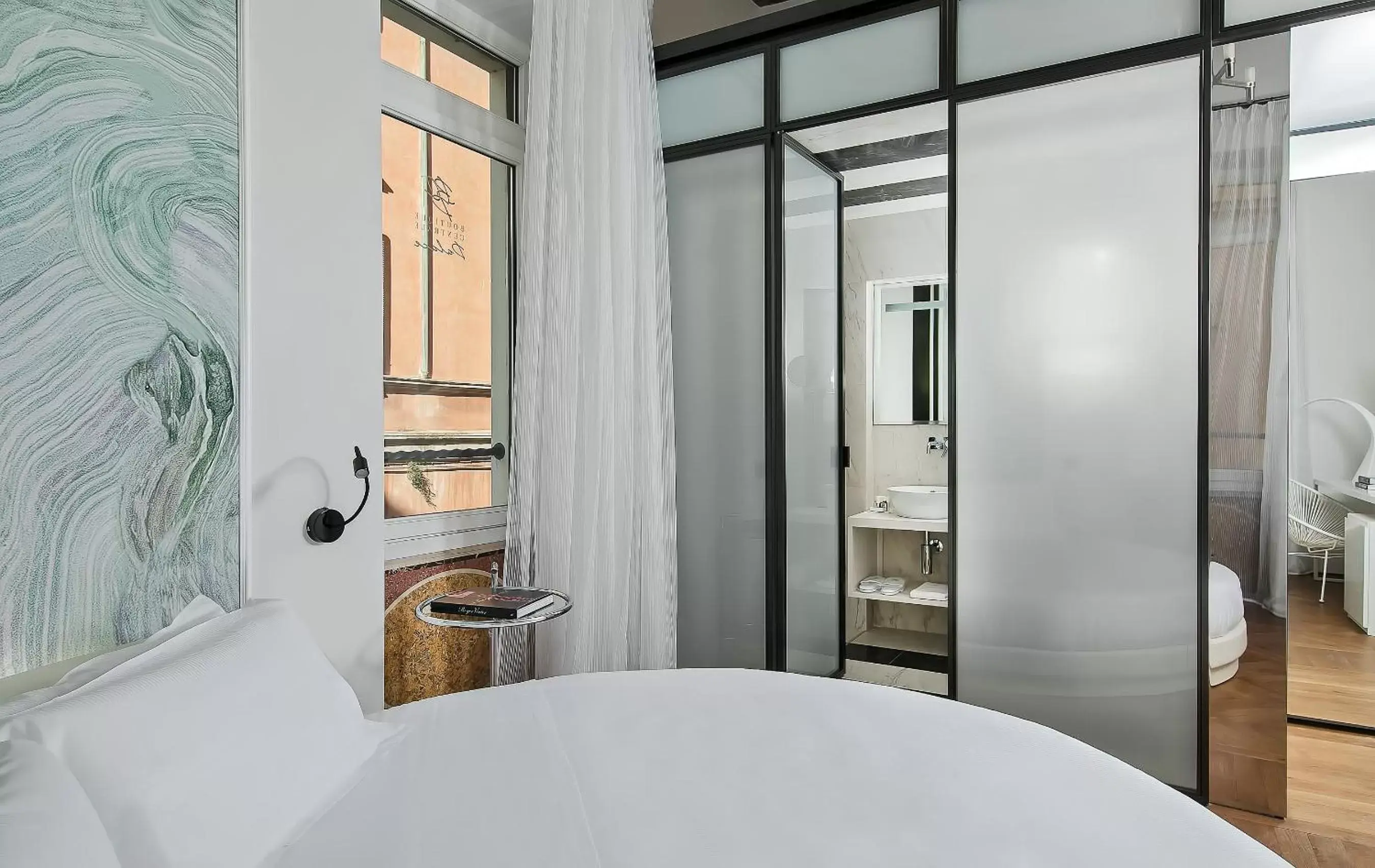 Bed, Bathroom in Boutique Centrale Palace Hotel