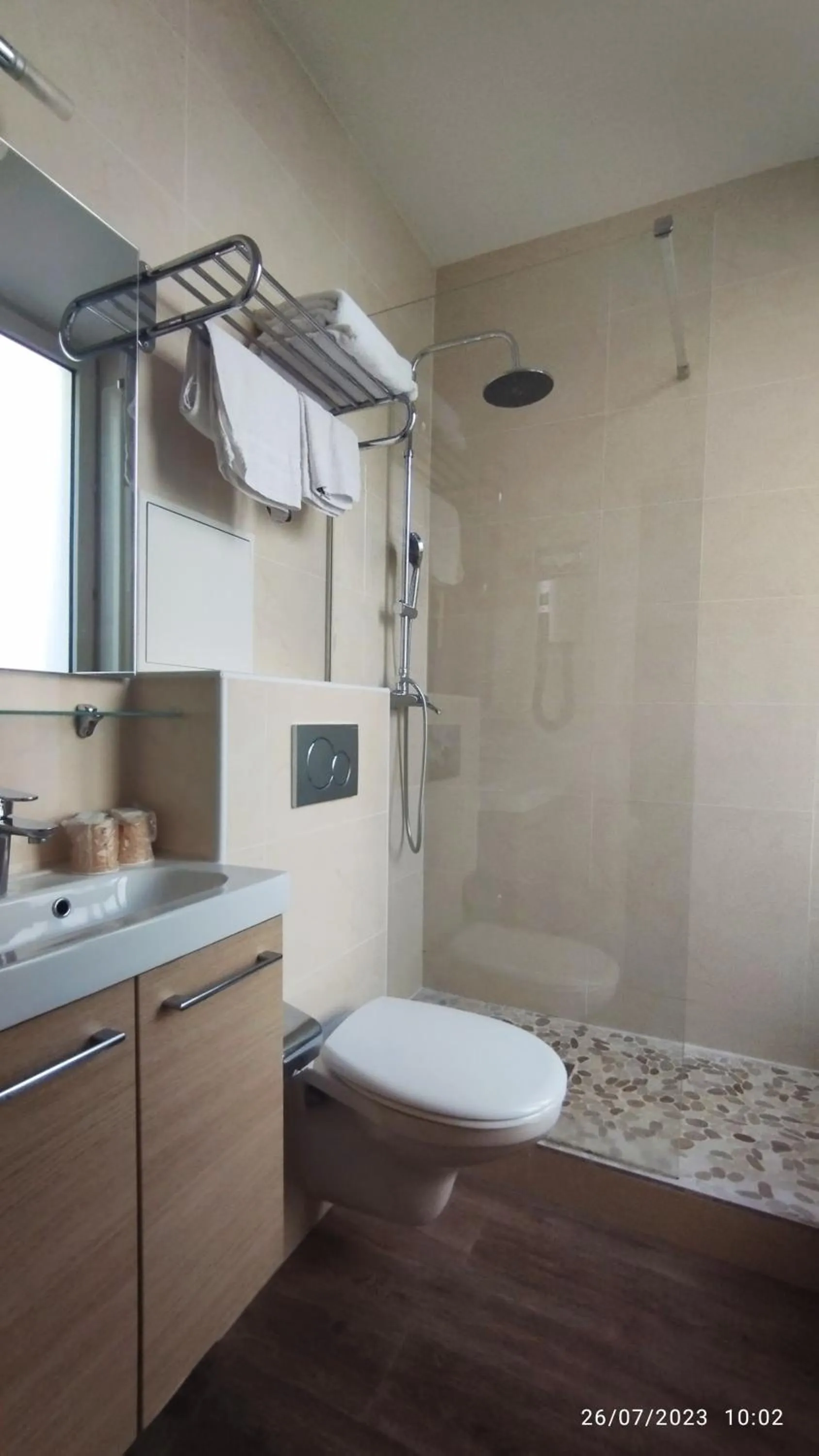 Shower in Hotel Des Arts