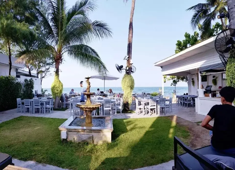 Lounge or bar in Green Gallery Beach Boutique Hotel