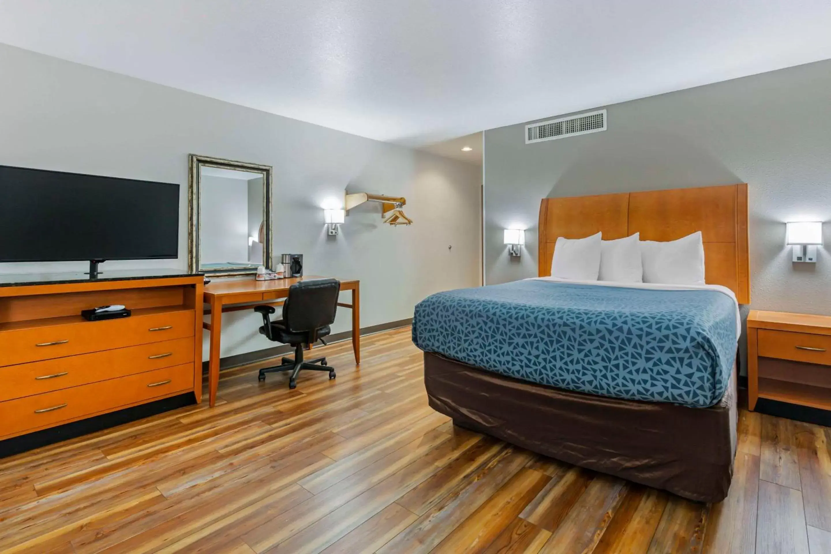 Bedroom, Bed in Econo Lodge Missoula