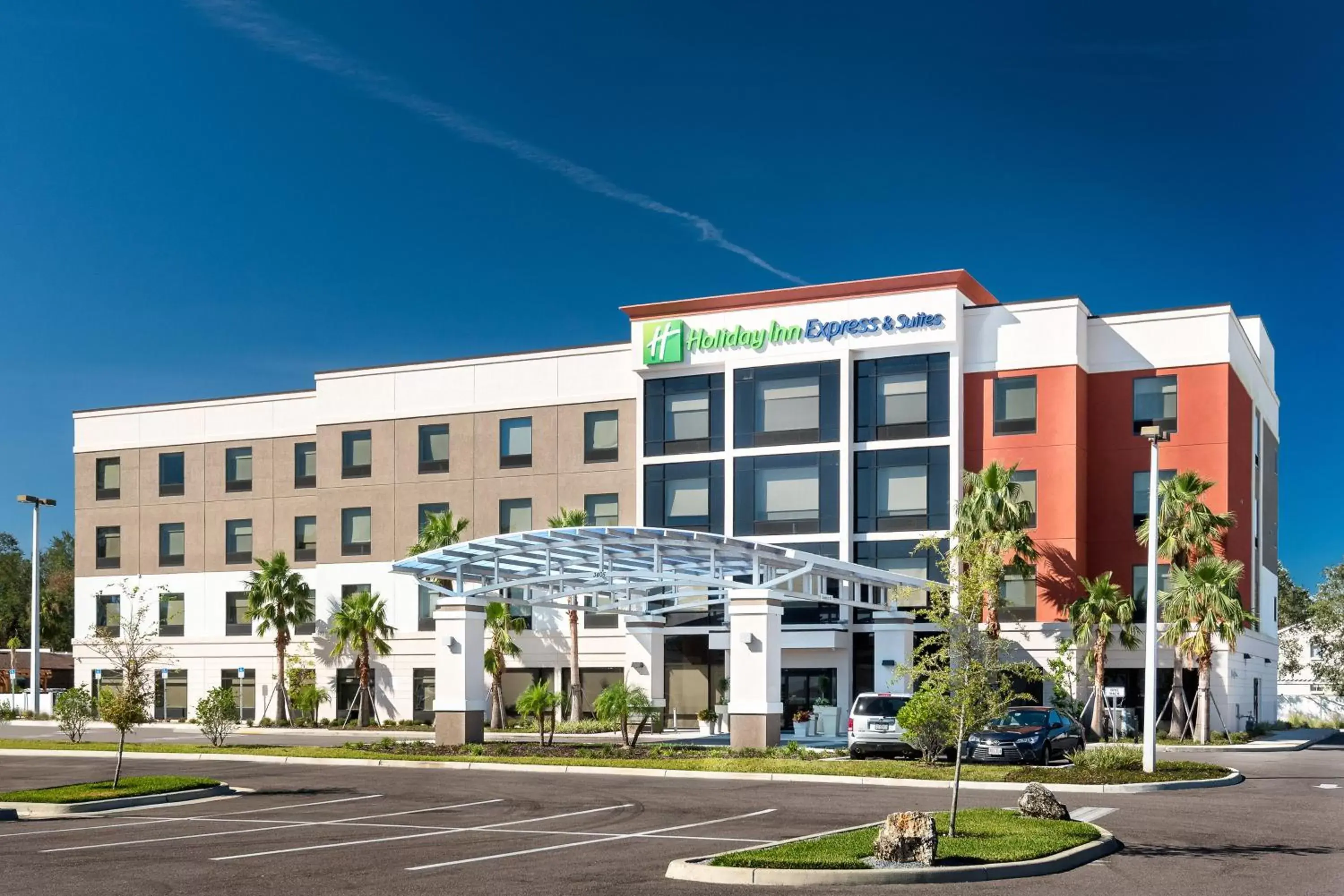 Property building in Holiday Inn Express & Suites Lakeland South by IHG Property building in Holiday Inn Express & Suites Lakeland South by IHG