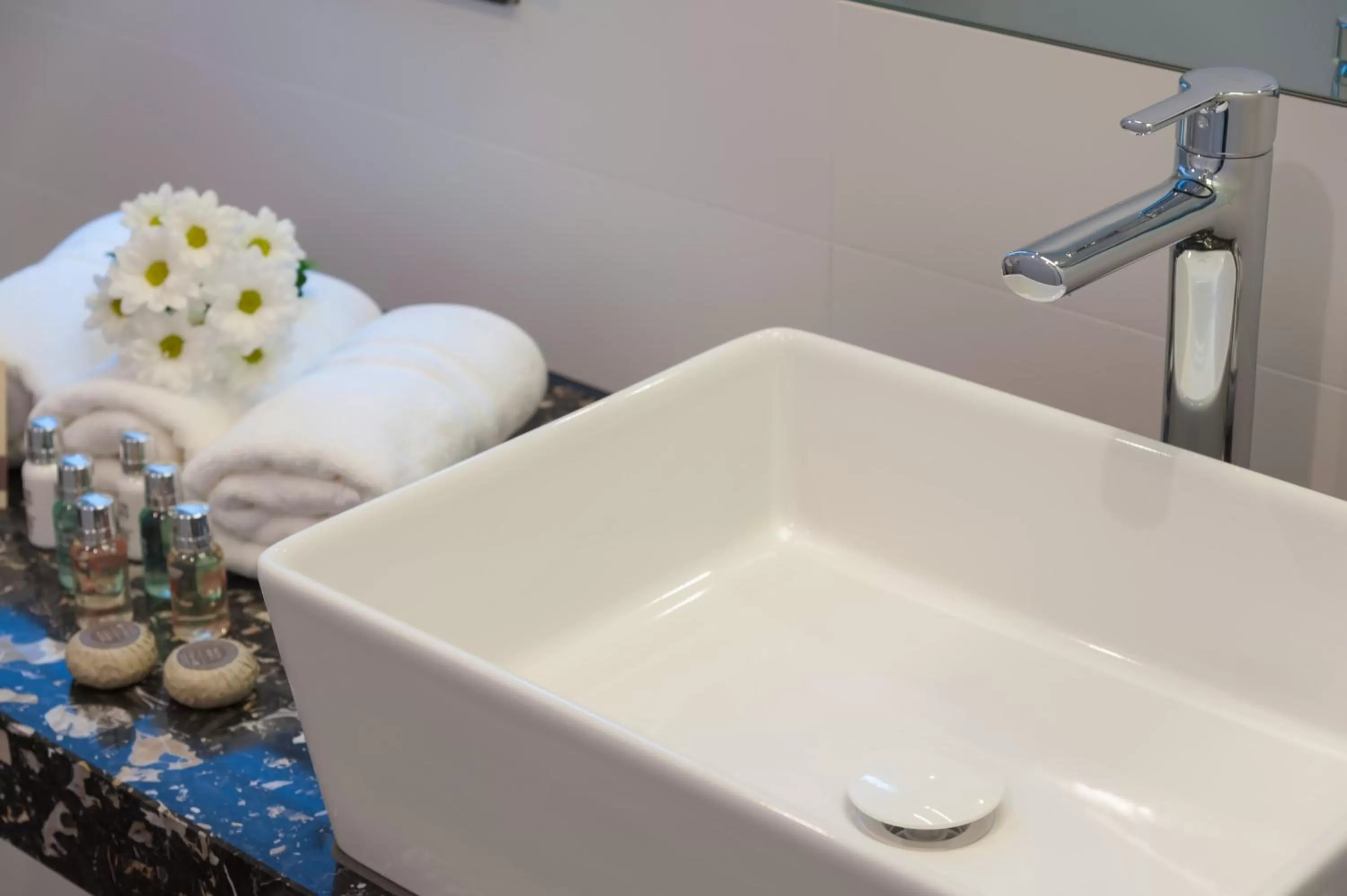 Bathroom in Residence by Vestibul Palace