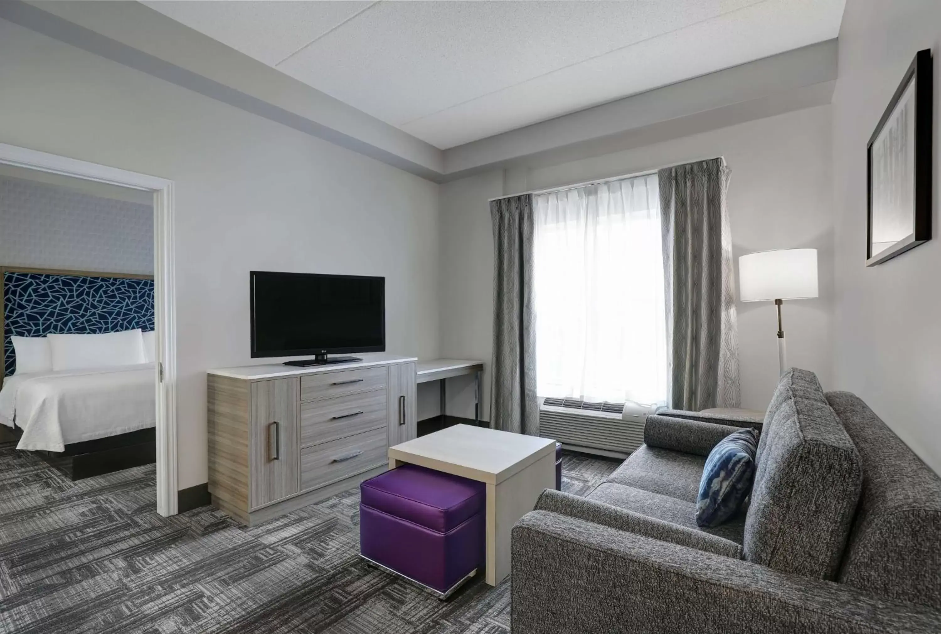 Living room, TV/Entertainment Center in Homewood Suites by Hilton London Ontario