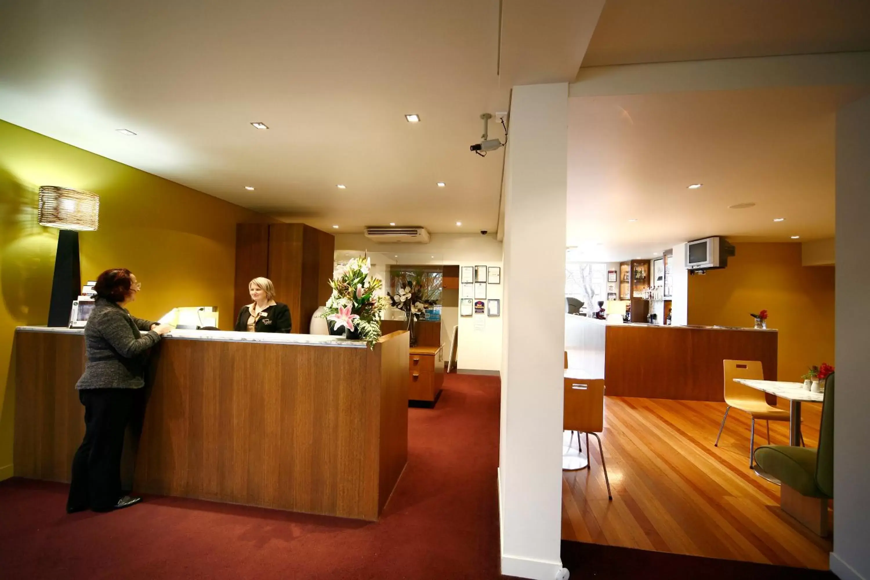 Lobby or reception in Best Western Plus The Tudor Box Hill