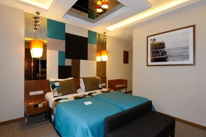 Photo of the whole room, Bed in Collage Taksim Hotel