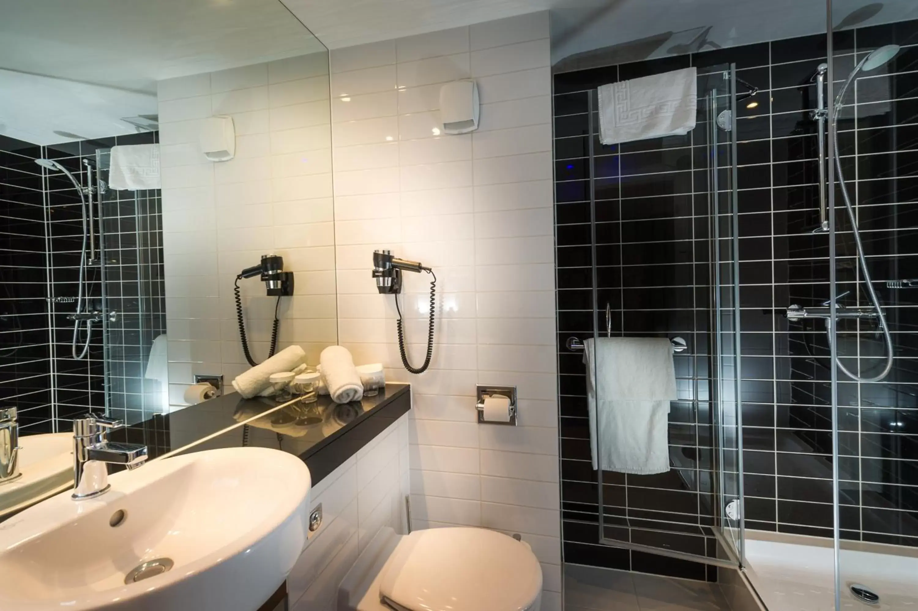 Bathroom in Holiday Inn Express Strasbourg Centre by IHG Bathroom in Holiday Inn Express Strasbourg Centre by IHG
