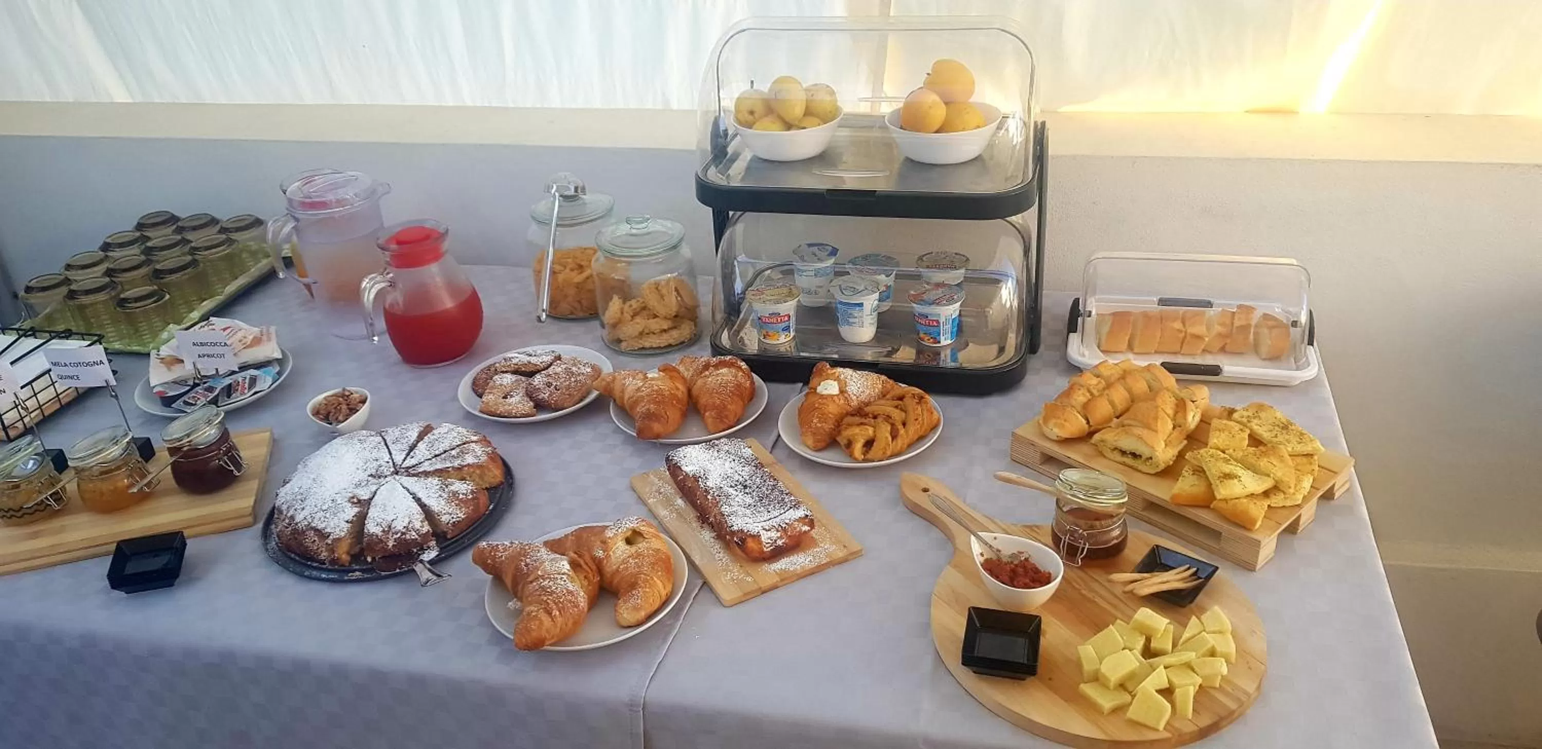 Breakfast in Dea's Rooms