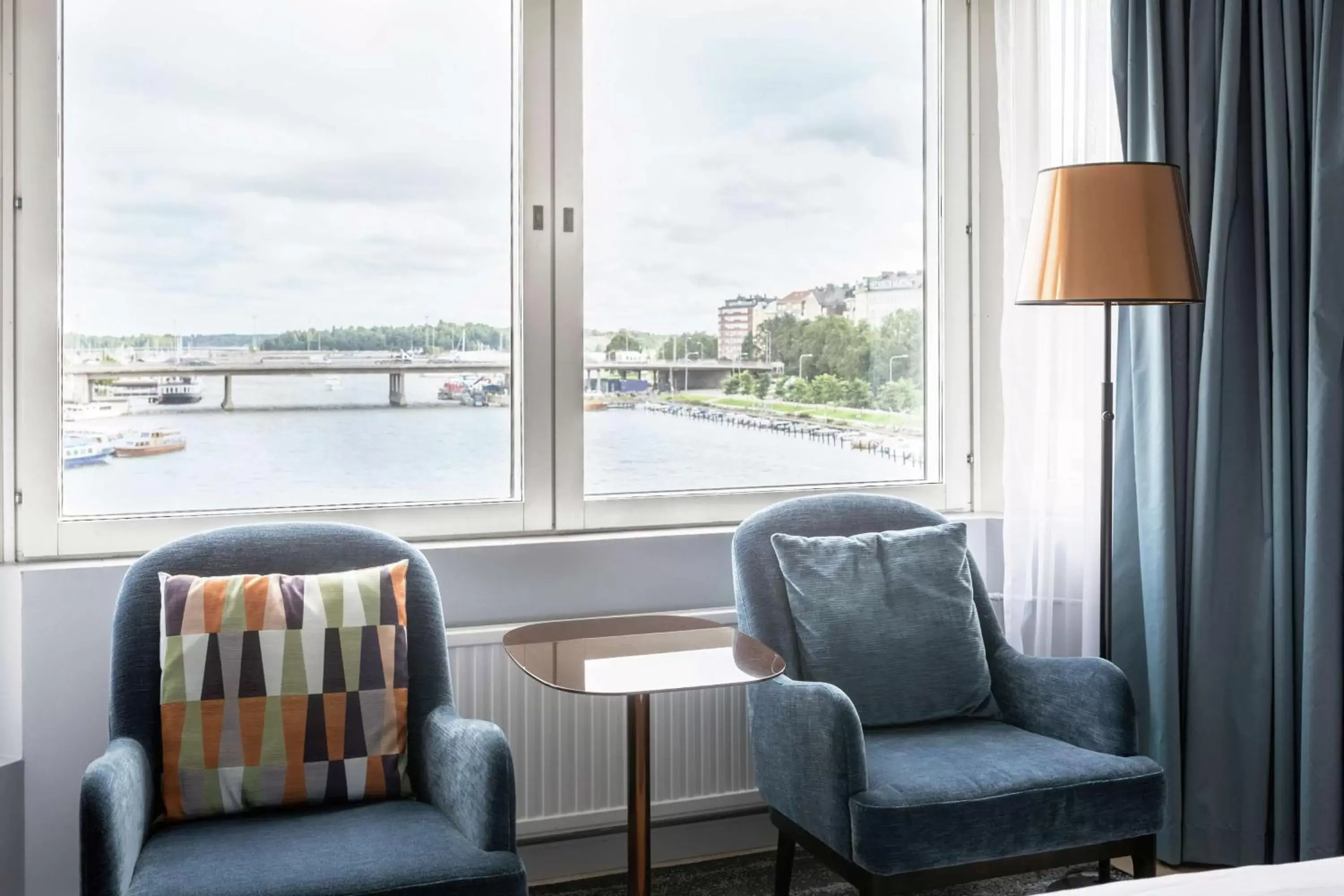 Living room, Seating Area in Hilton Helsinki Strand