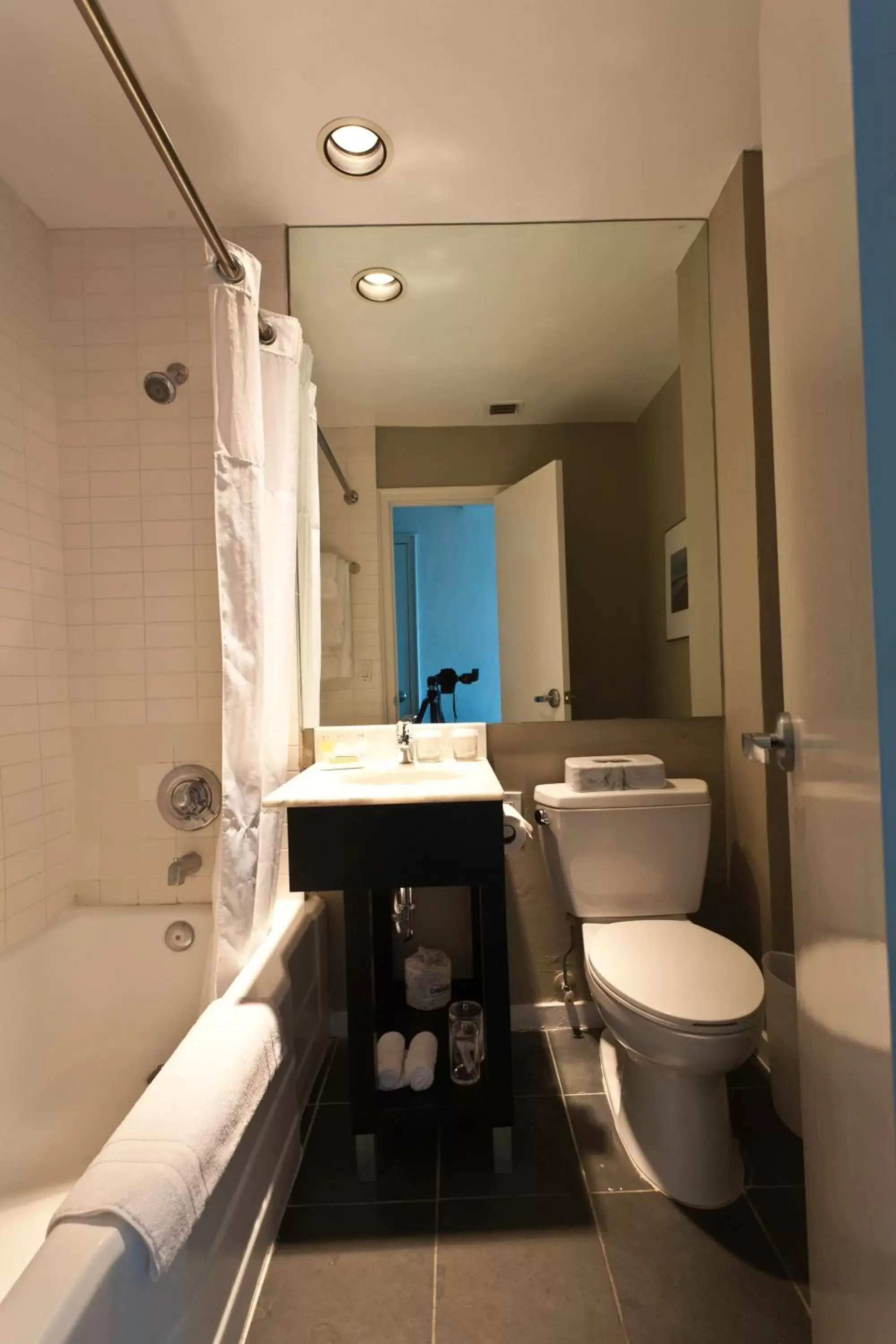 Bathroom in Albion Hotel Bathroom in Albion Hotel