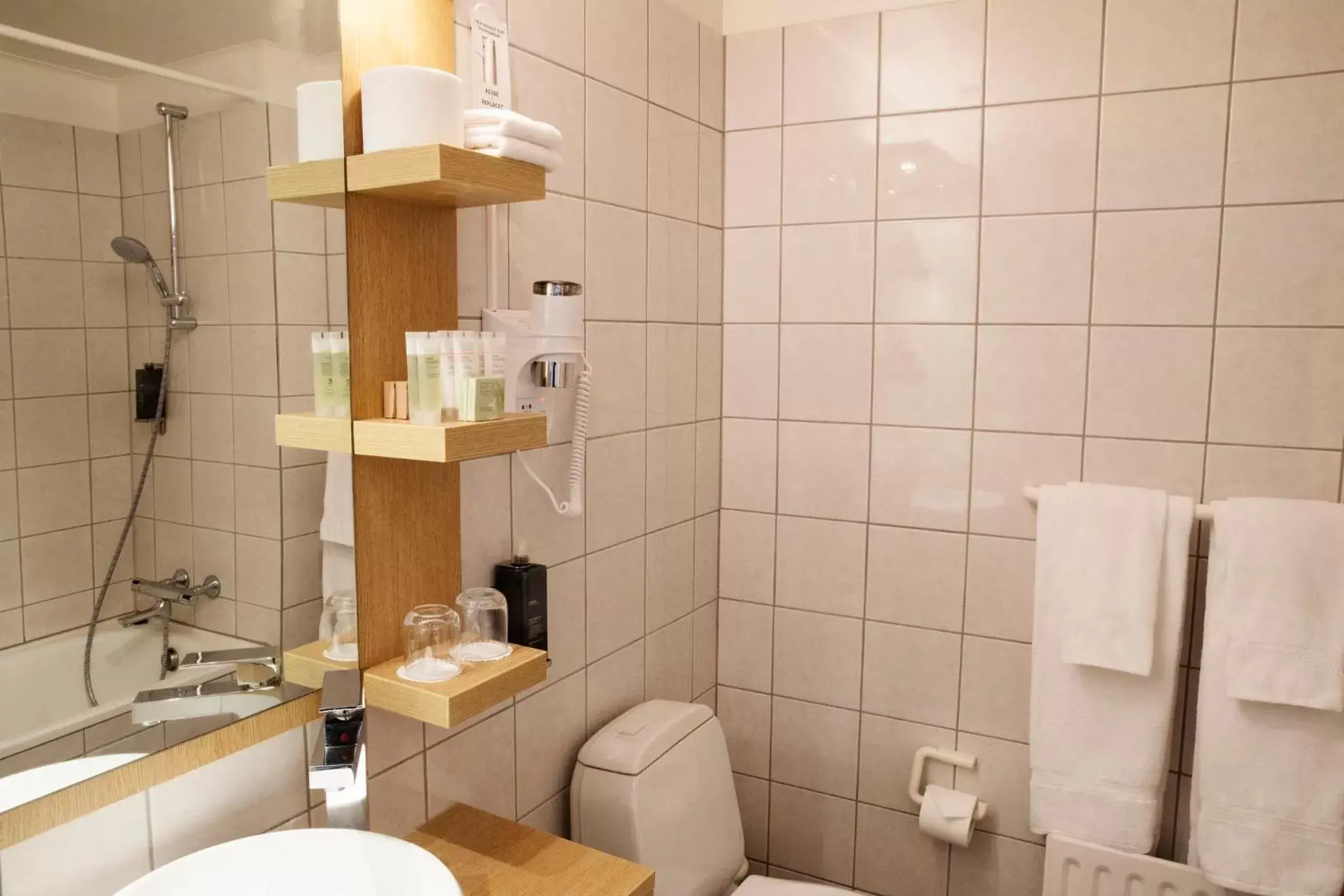 Bathroom in Fosshotel Rauðará Bathroom in Fosshotel Rauðará