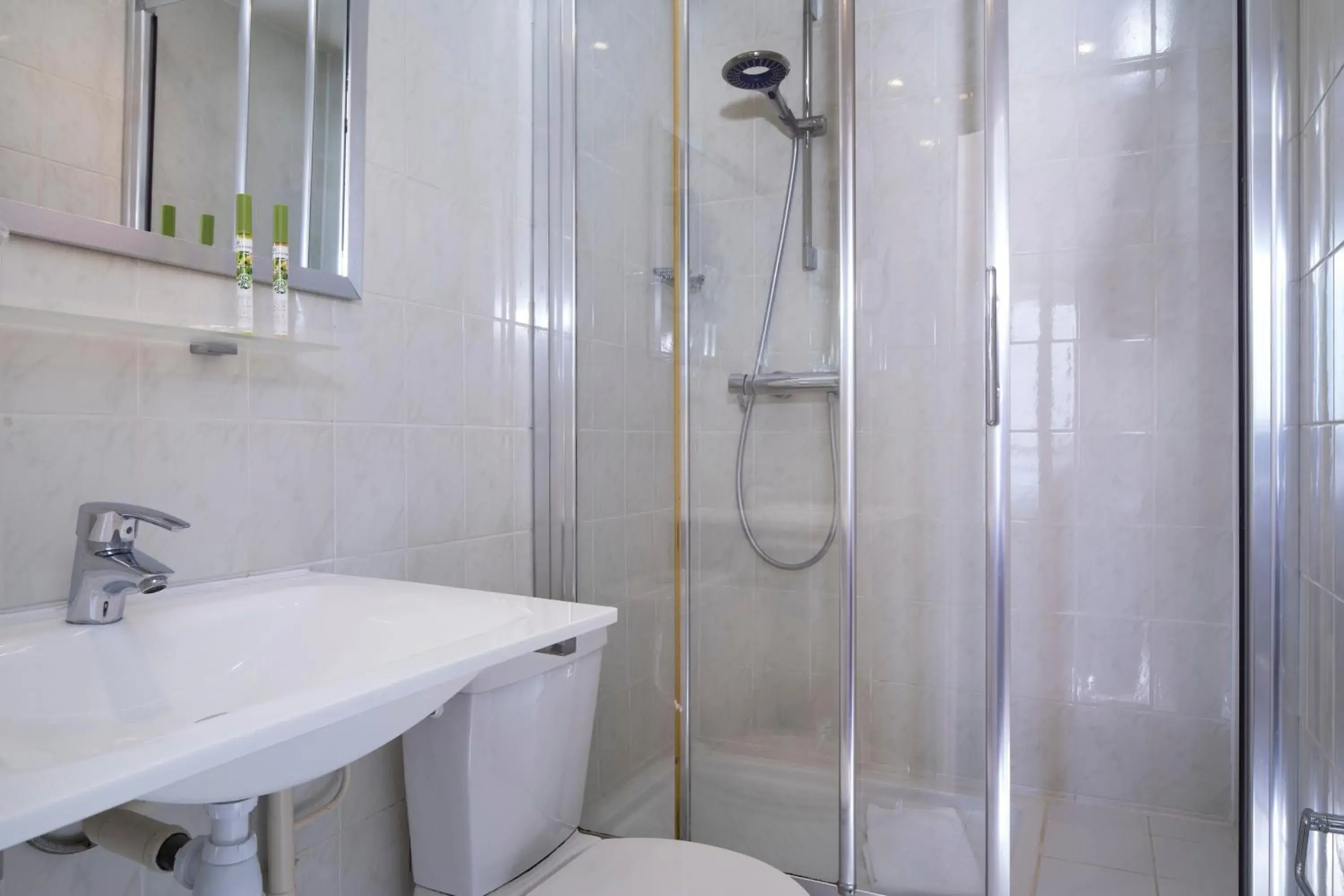 Shower, Bathroom in Hôtel Soft