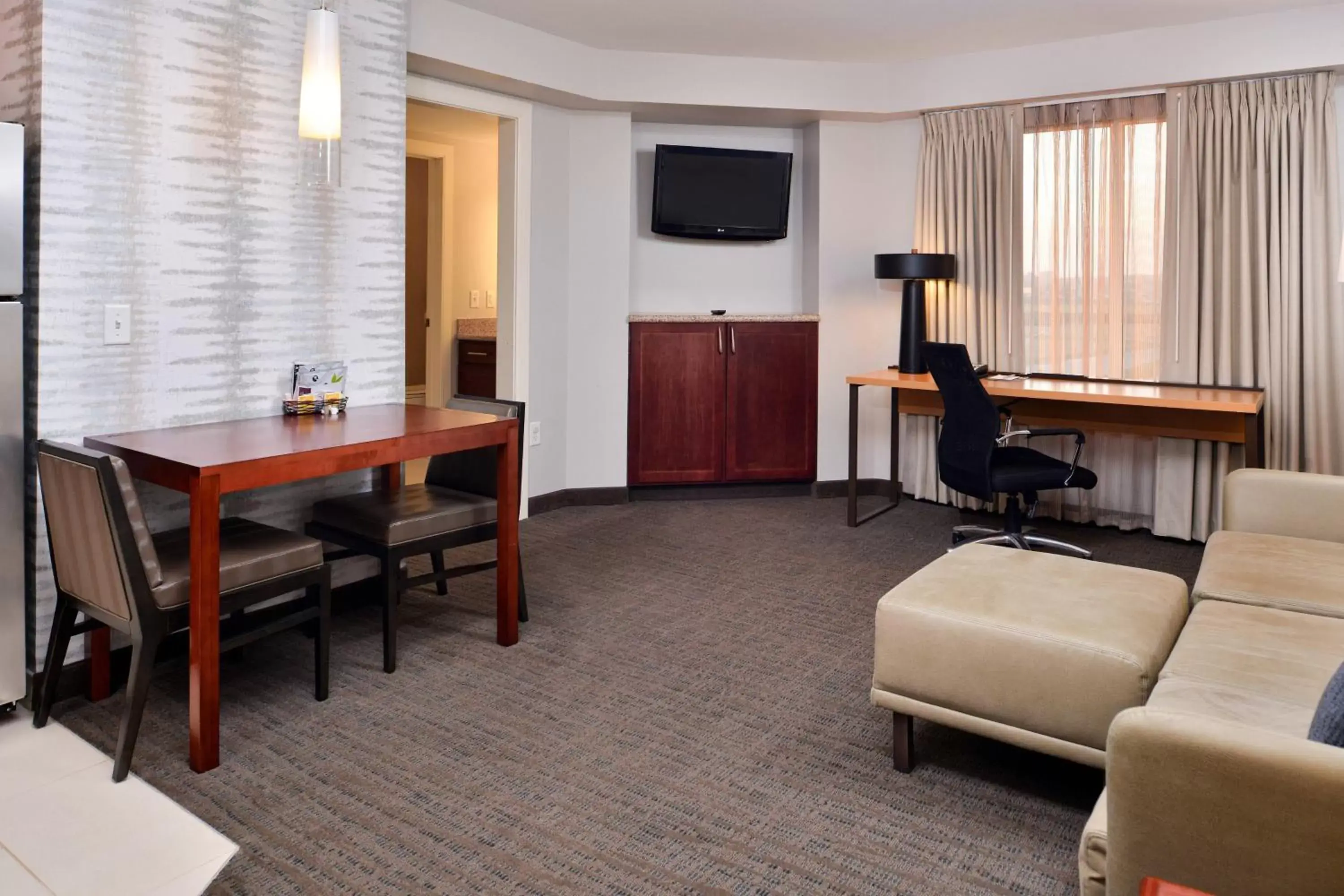 Living room, TV/Entertainment Center in Residence Inn by Marriott Coralville