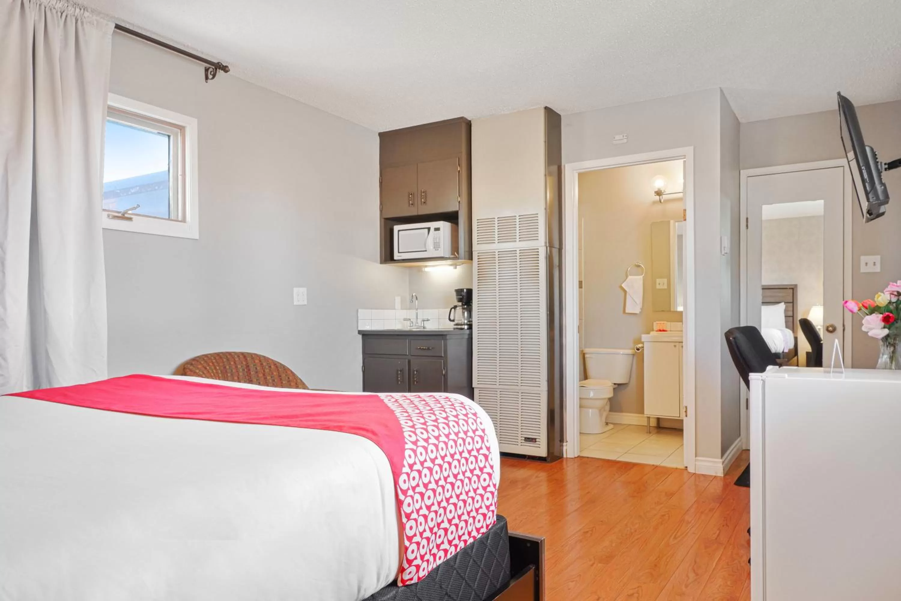 Bedroom, Bed in Hotel Bethel - Fort MacLeod, AB