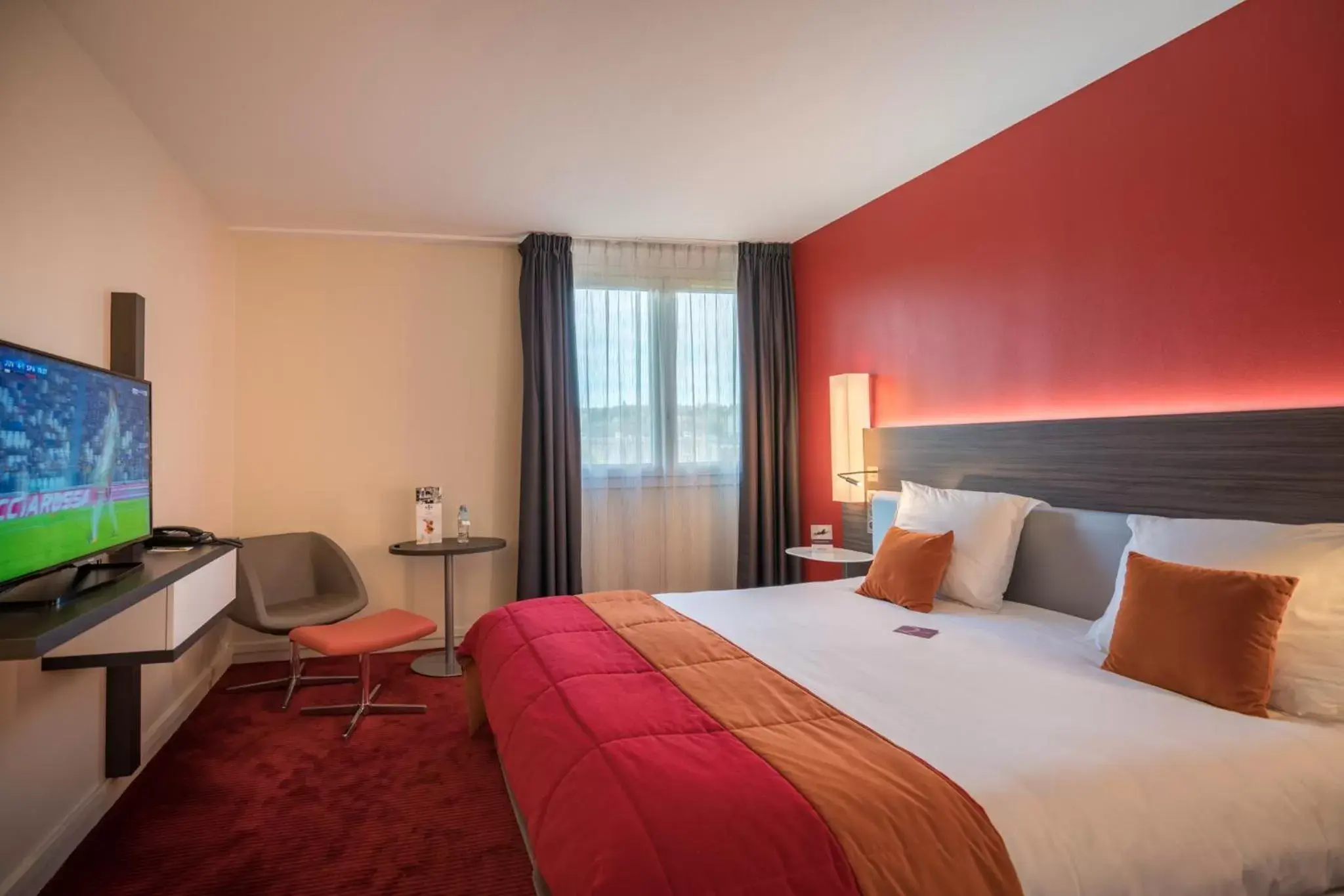 Bed in Mercure Mulhouse Centre
