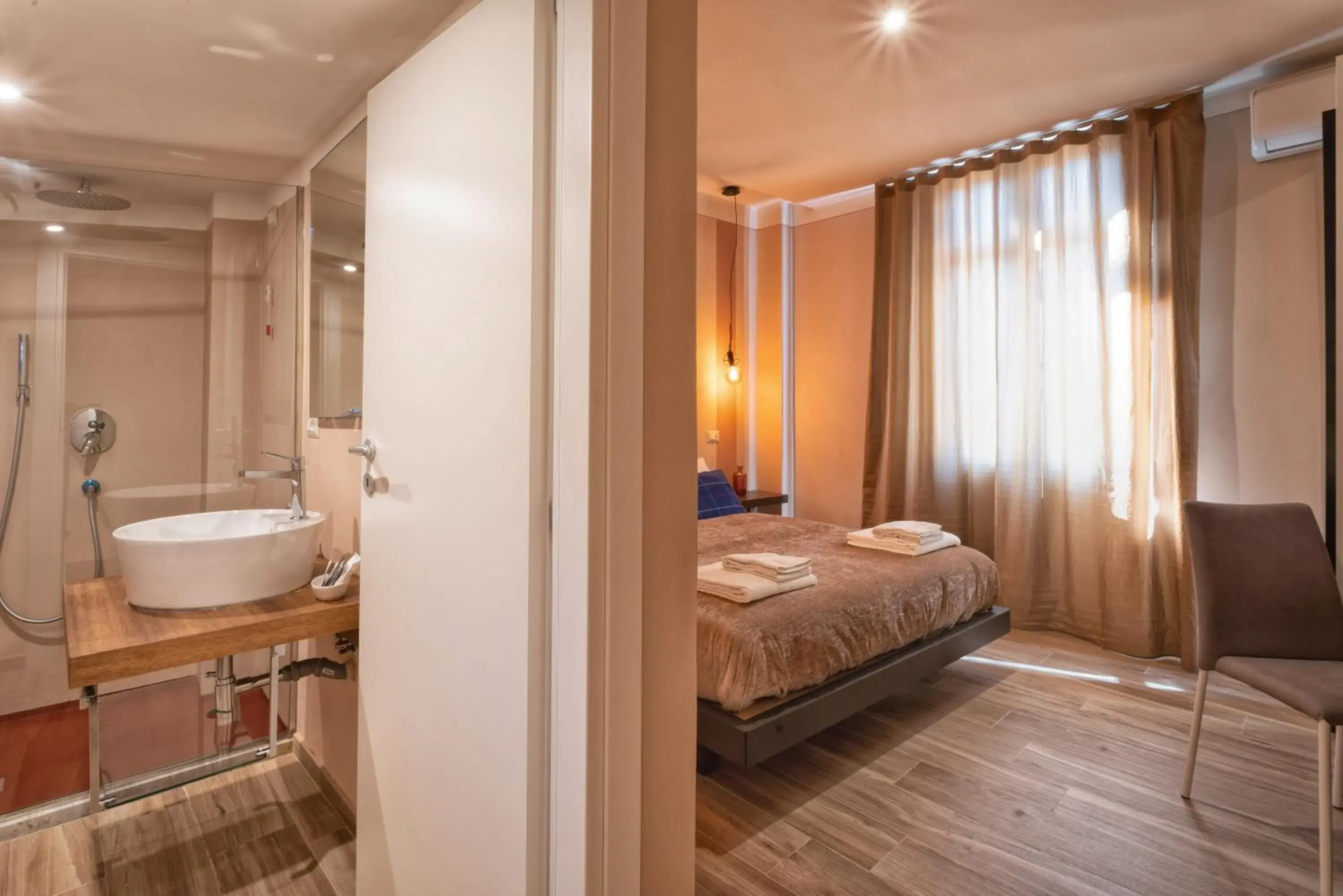 Bed, Bathroom in GOGO` Petit Hotel